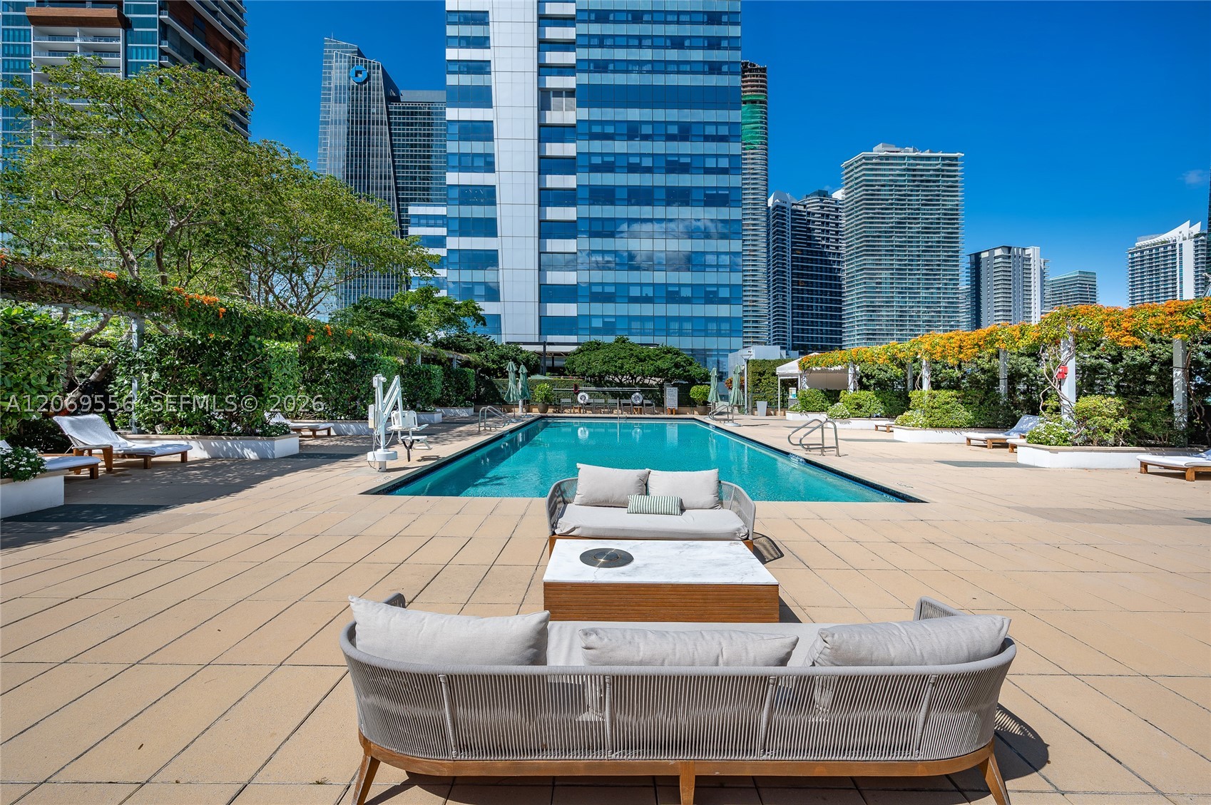 image Four Seasons Residences Miami32