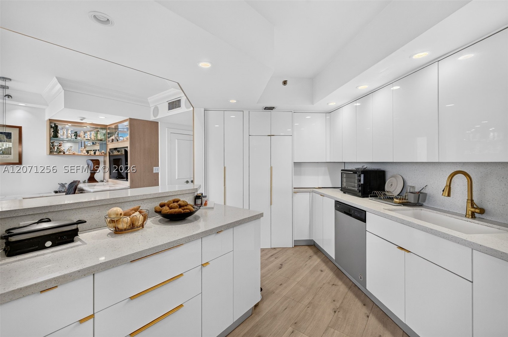 3000 Island Blvd #1201 Aventura, FL 33160