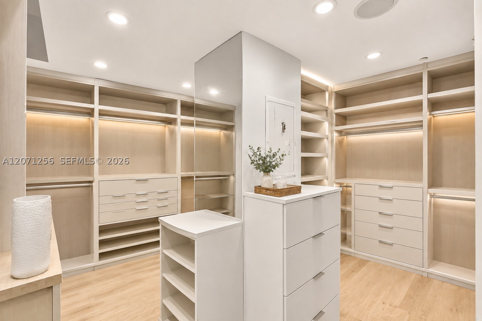 3000 Island Blvd #1201 Aventura, FL 33160