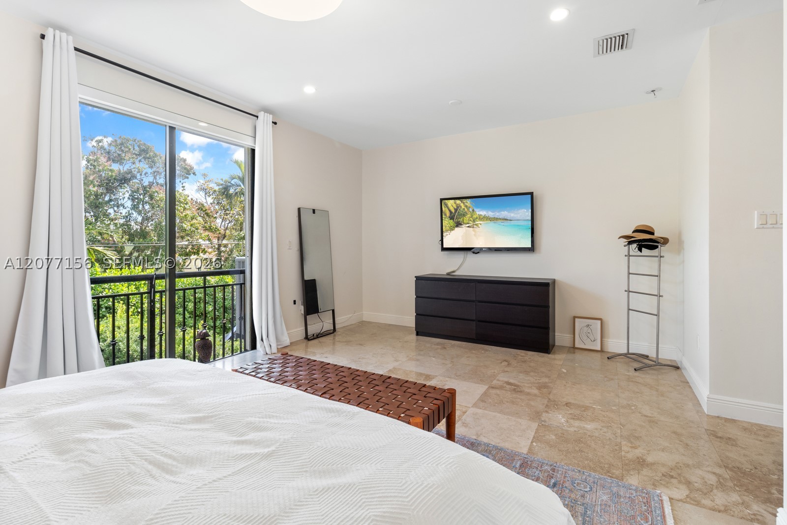 1211 SW 14th Ave #1211 Miami, FL 33135