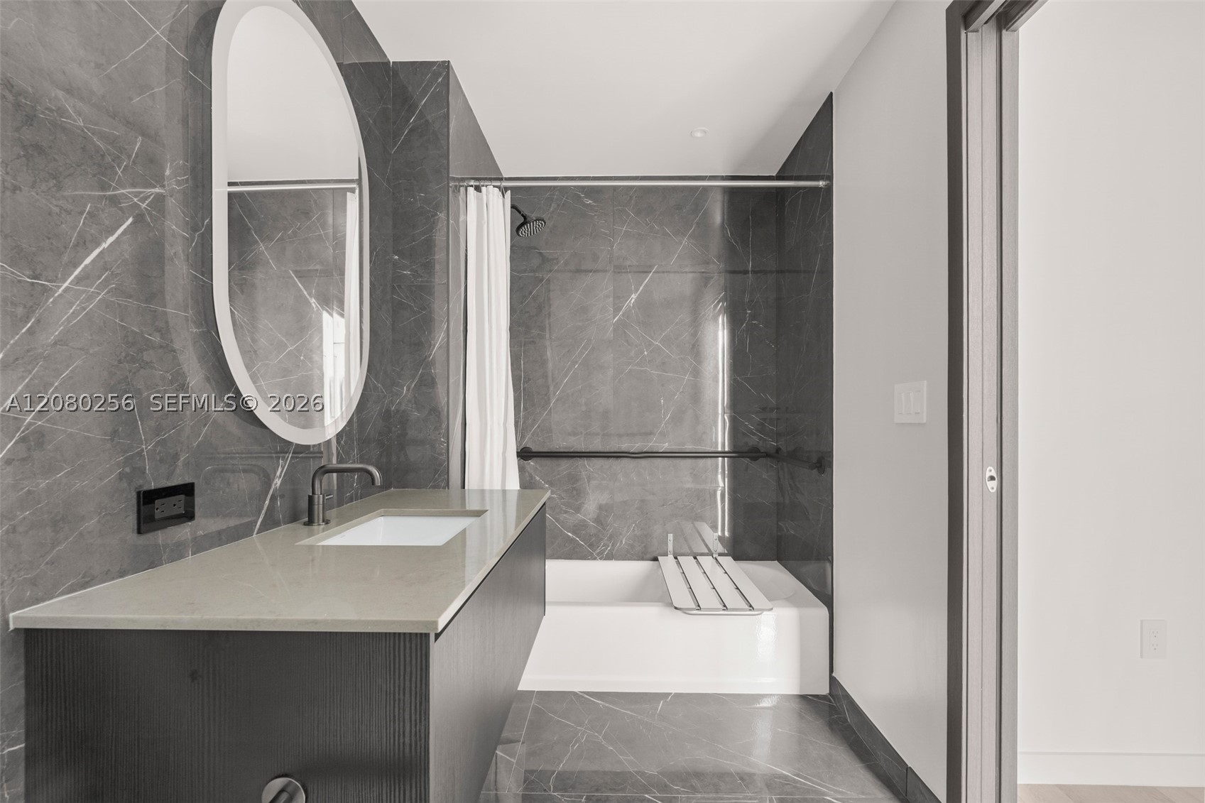 image E11EVEN Hotel & Residences23