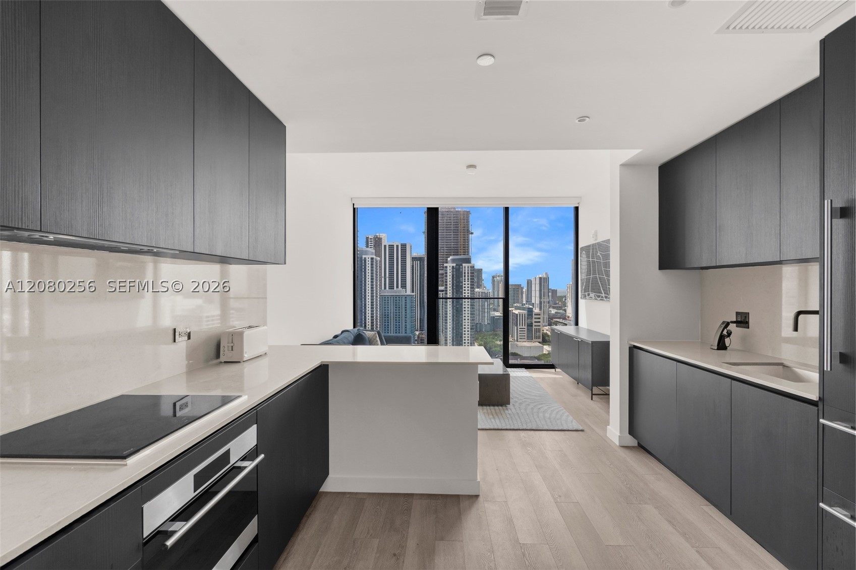 image E11EVEN Hotel & Residences6