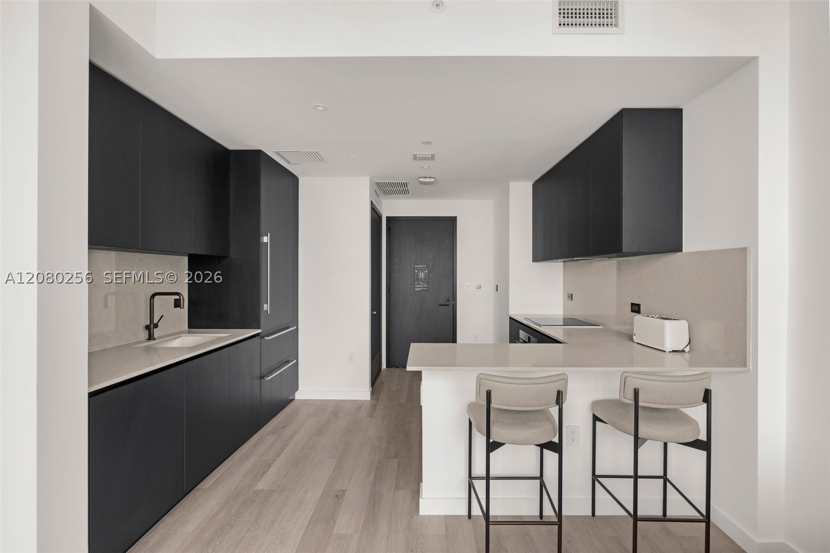 image E11EVEN Hotel & Residences7