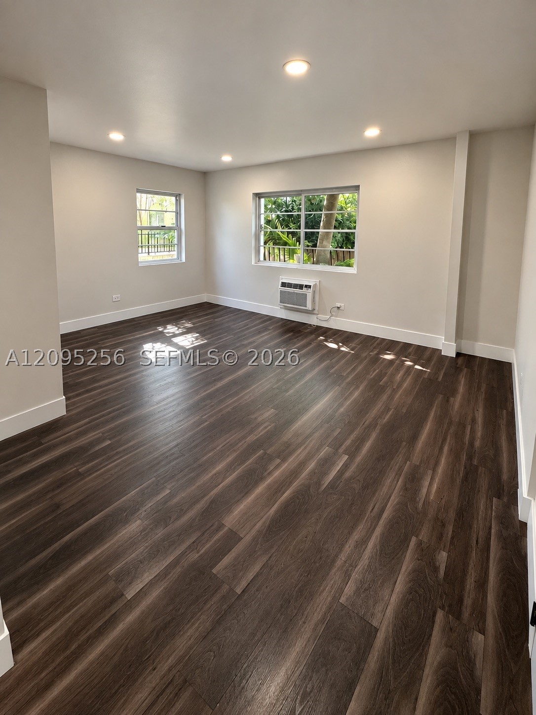 1537 Jefferson Ave #11