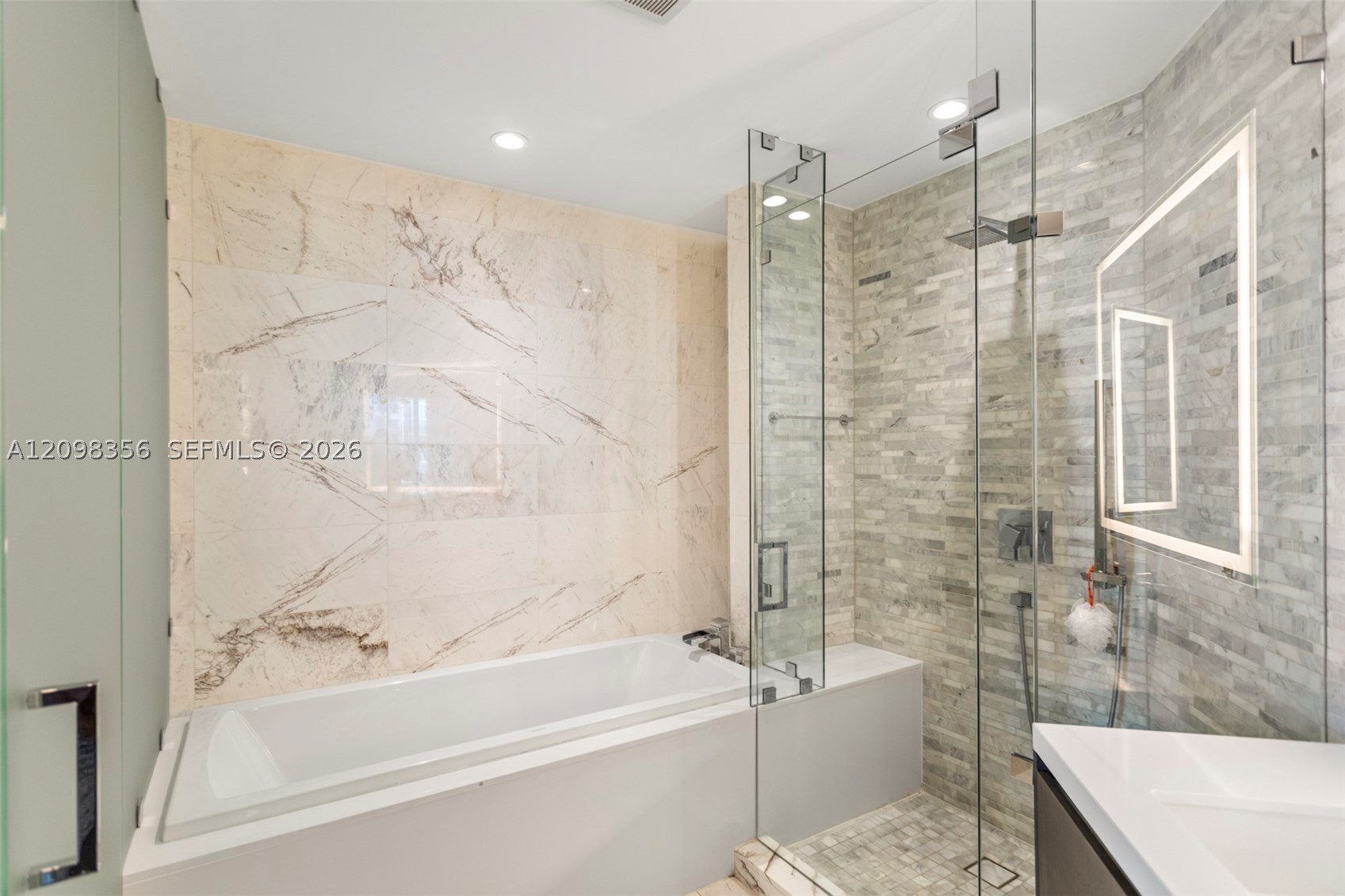 851 NE 1st Ave #3707 Miami, FL 33132