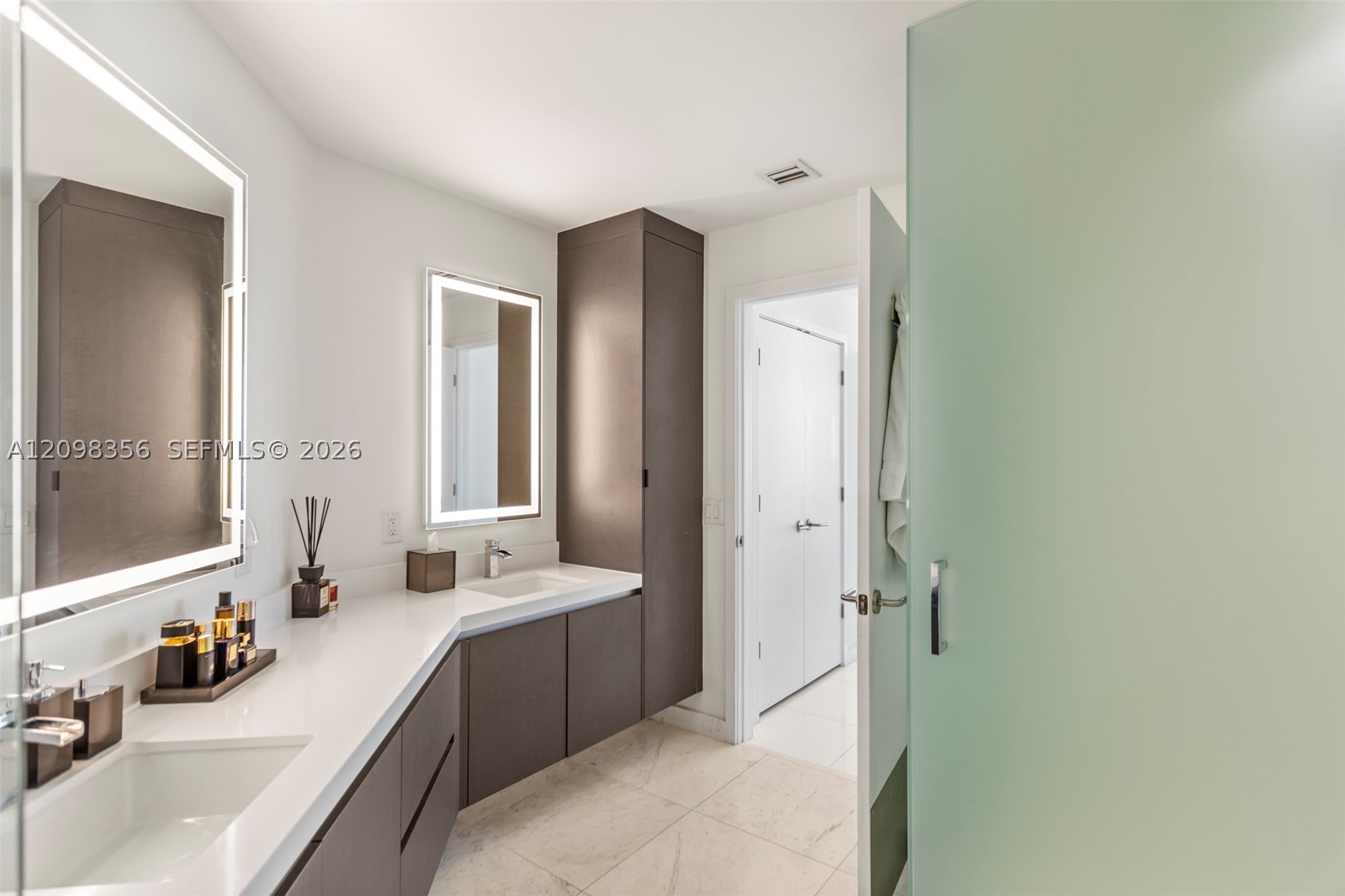 851 NE 1st Ave #3707 Miami, FL 33132