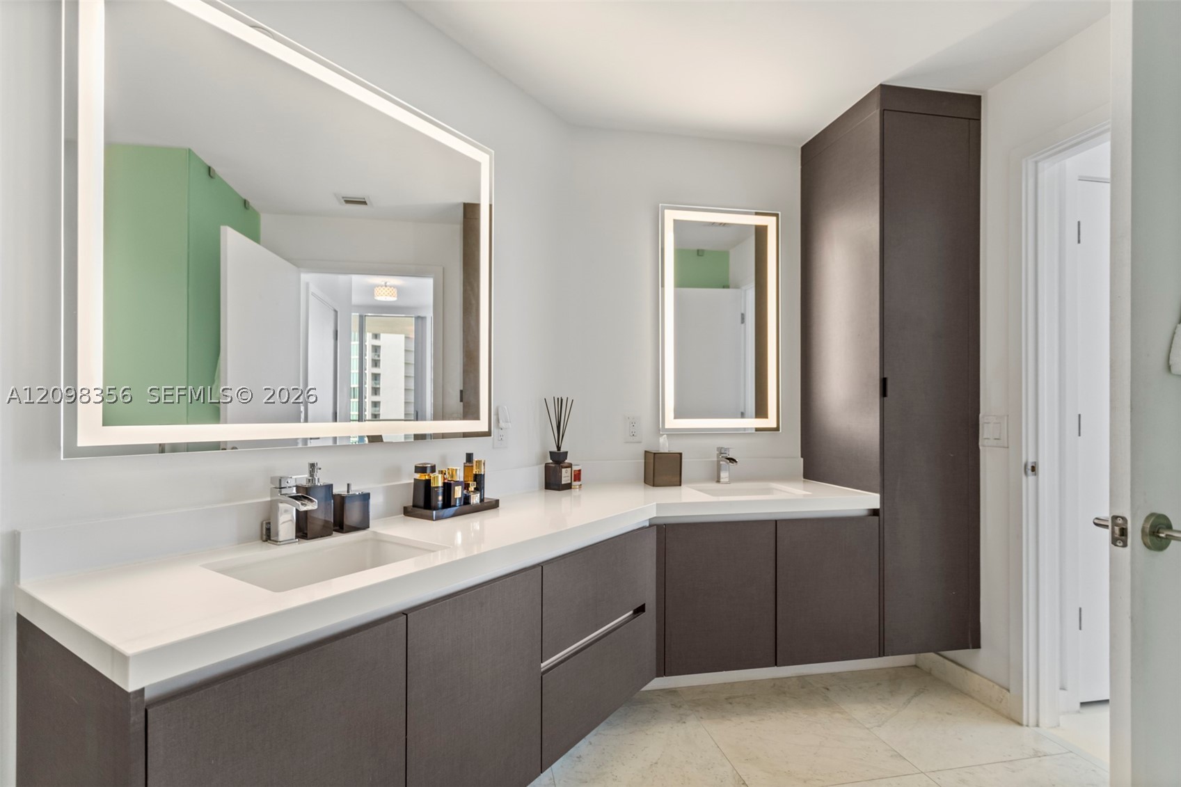 851 NE 1st Ave #3707 Miami, FL 33132