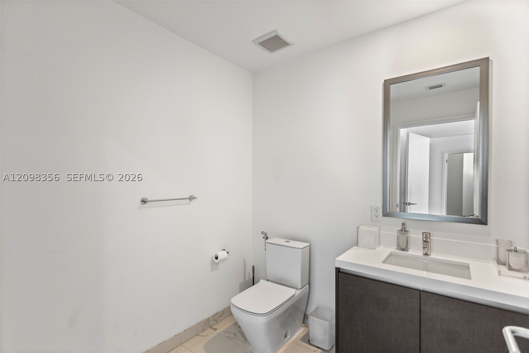 851 NE 1st Ave #3707 Miami, FL 33132