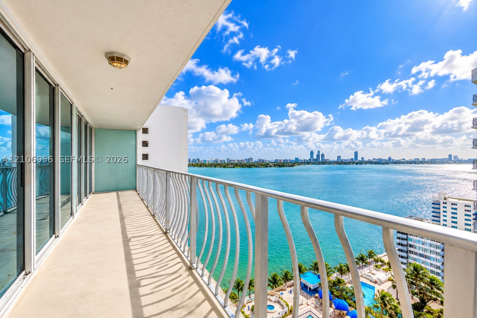 7601 E Treasure Dr #2324