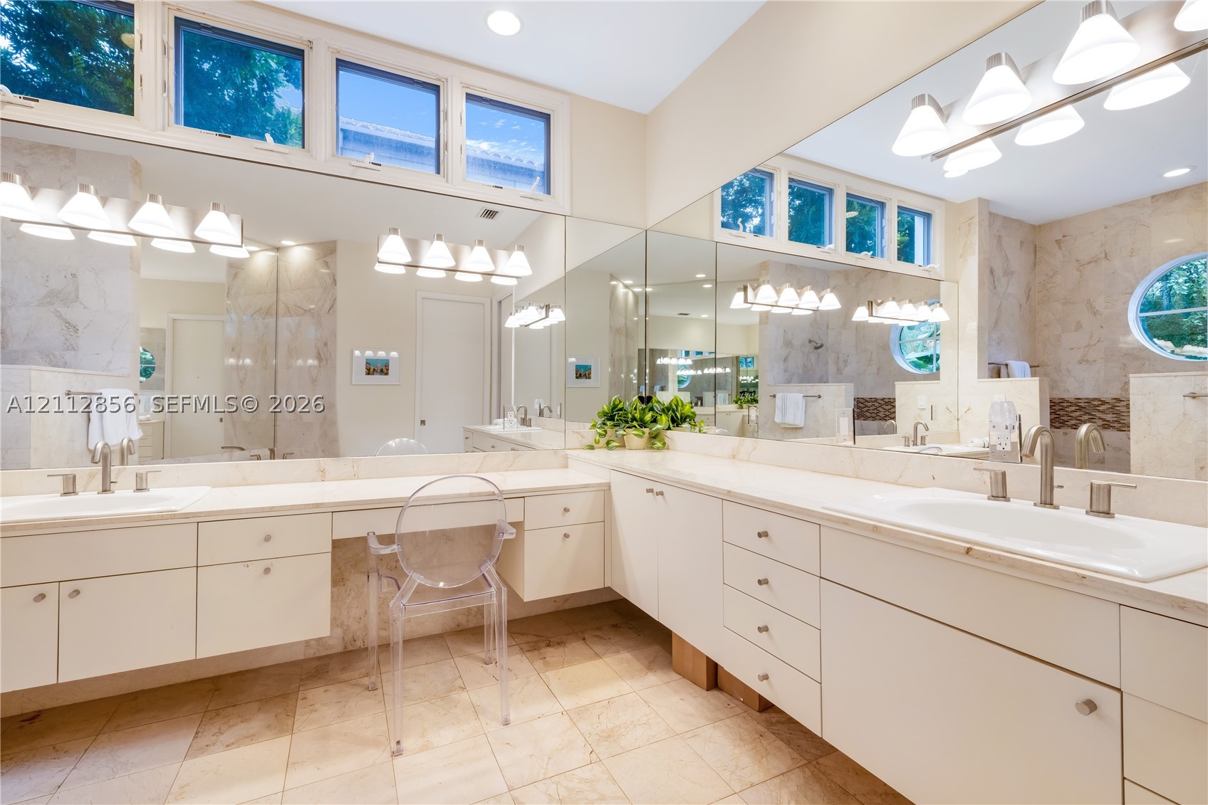 285 Las Brisas Ct Coral Gables, FL 33143