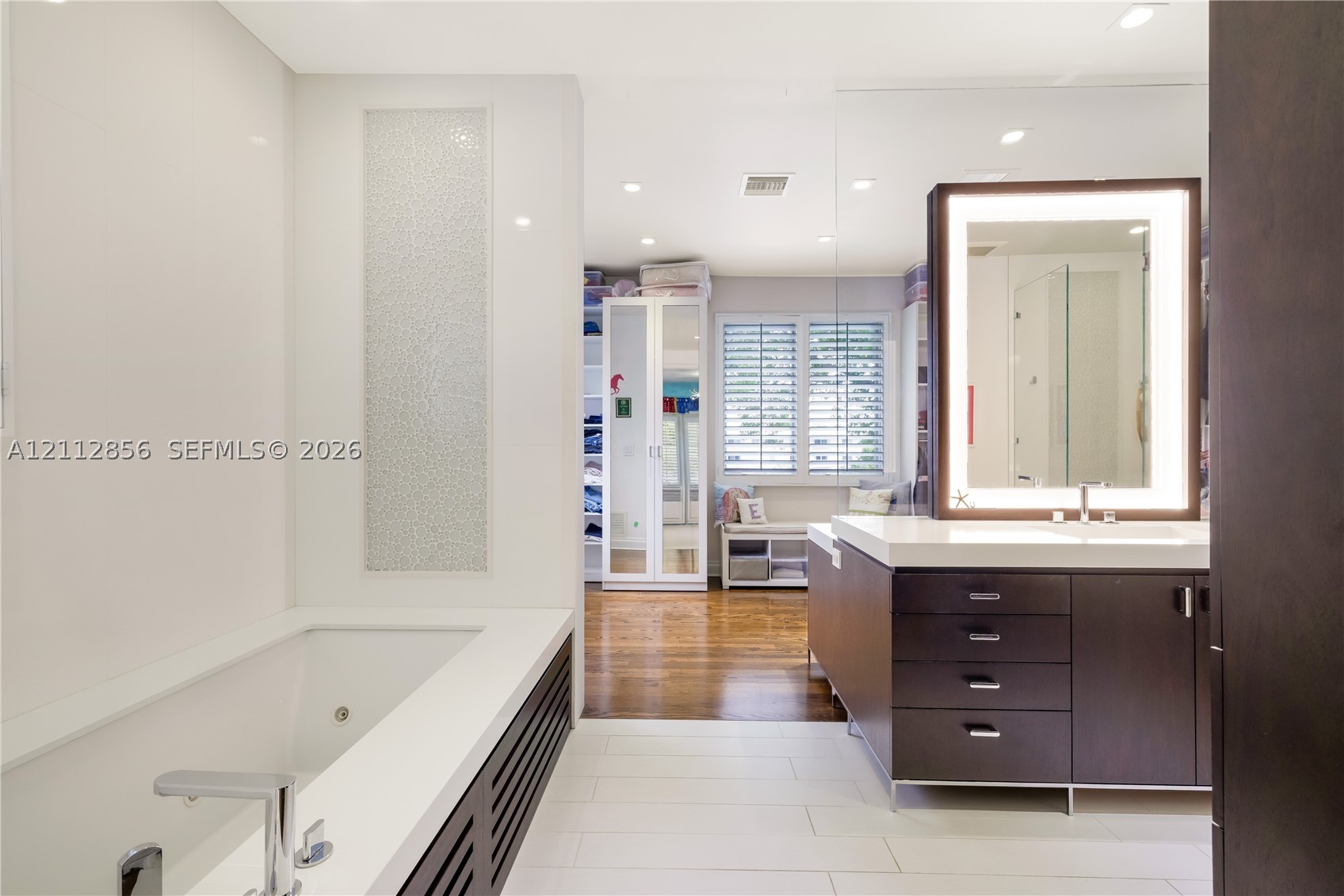 285 Las Brisas Ct Coral Gables, FL 33143