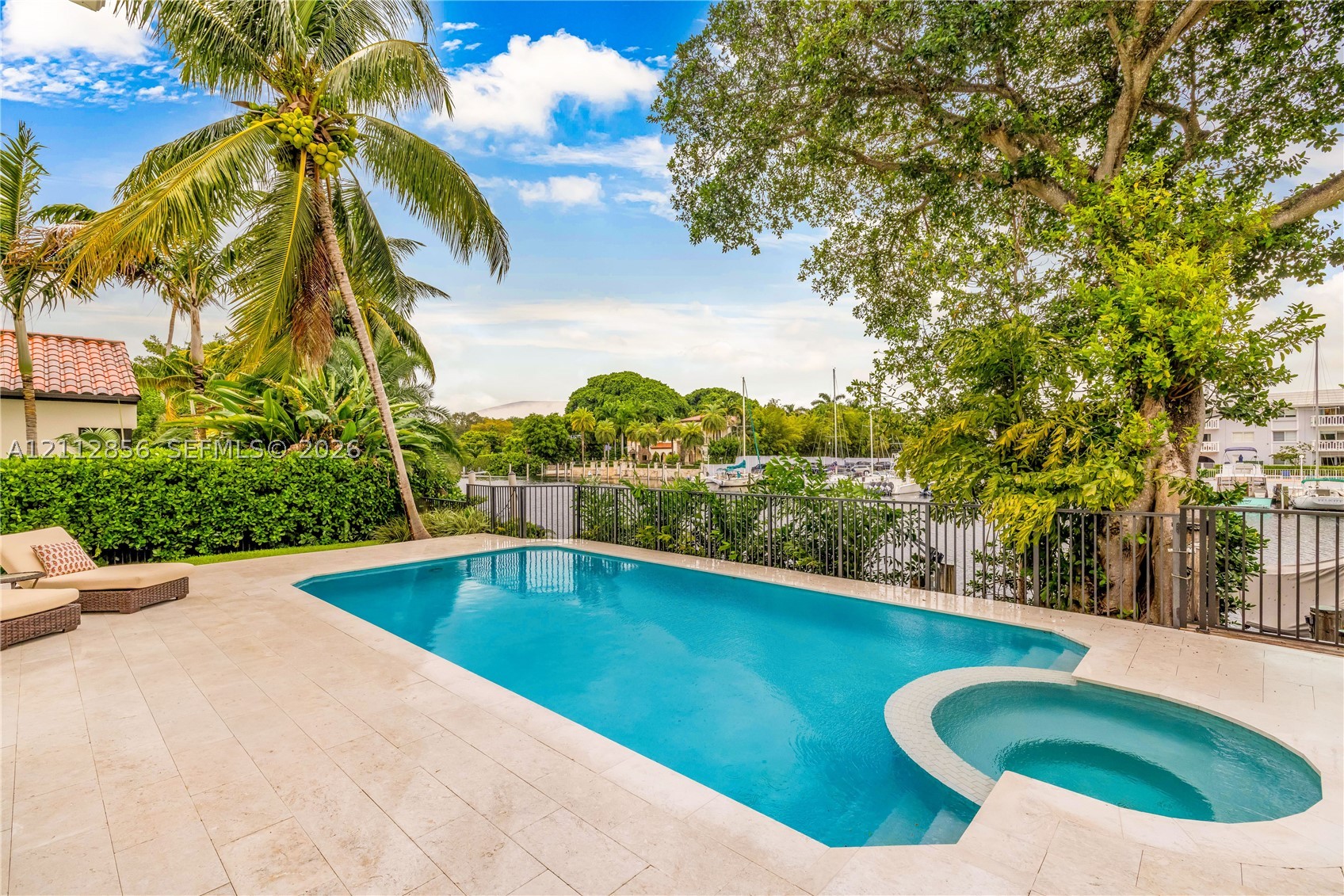 285 Las Brisas Ct Coral Gables, FL 33143