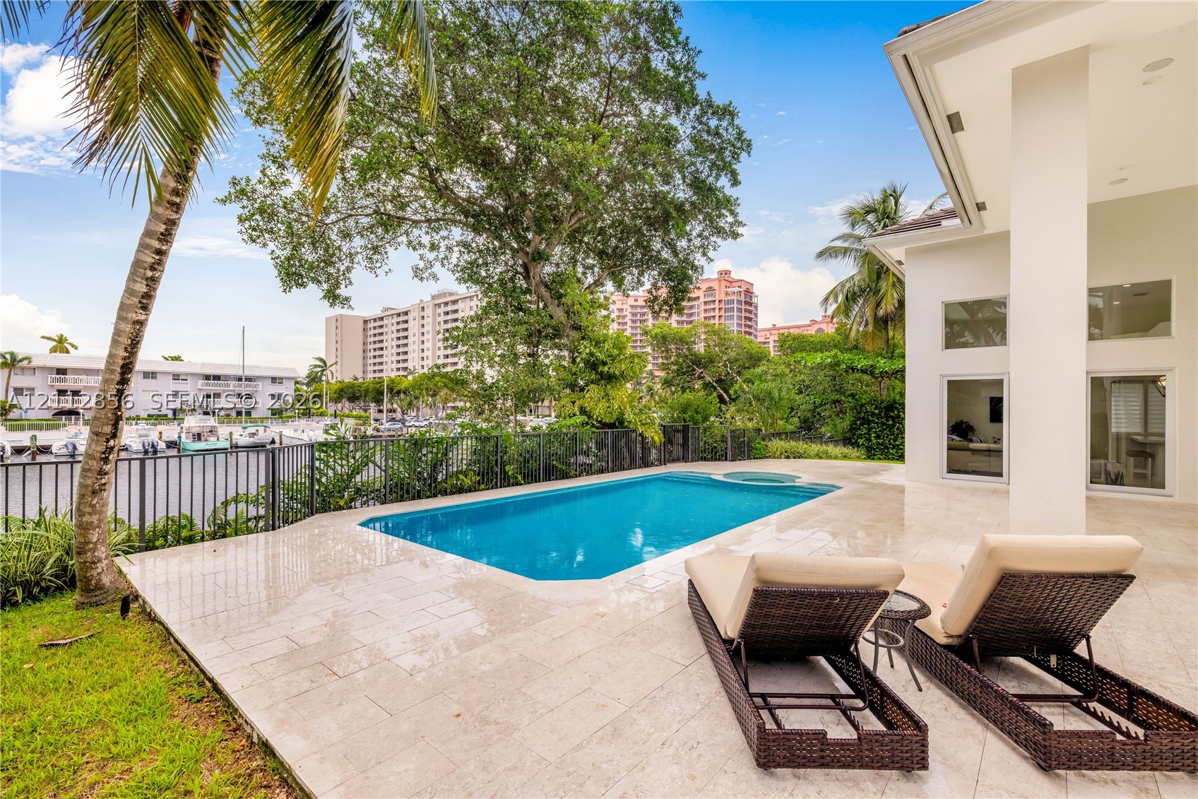 285 Las Brisas Ct Coral Gables, FL 33143