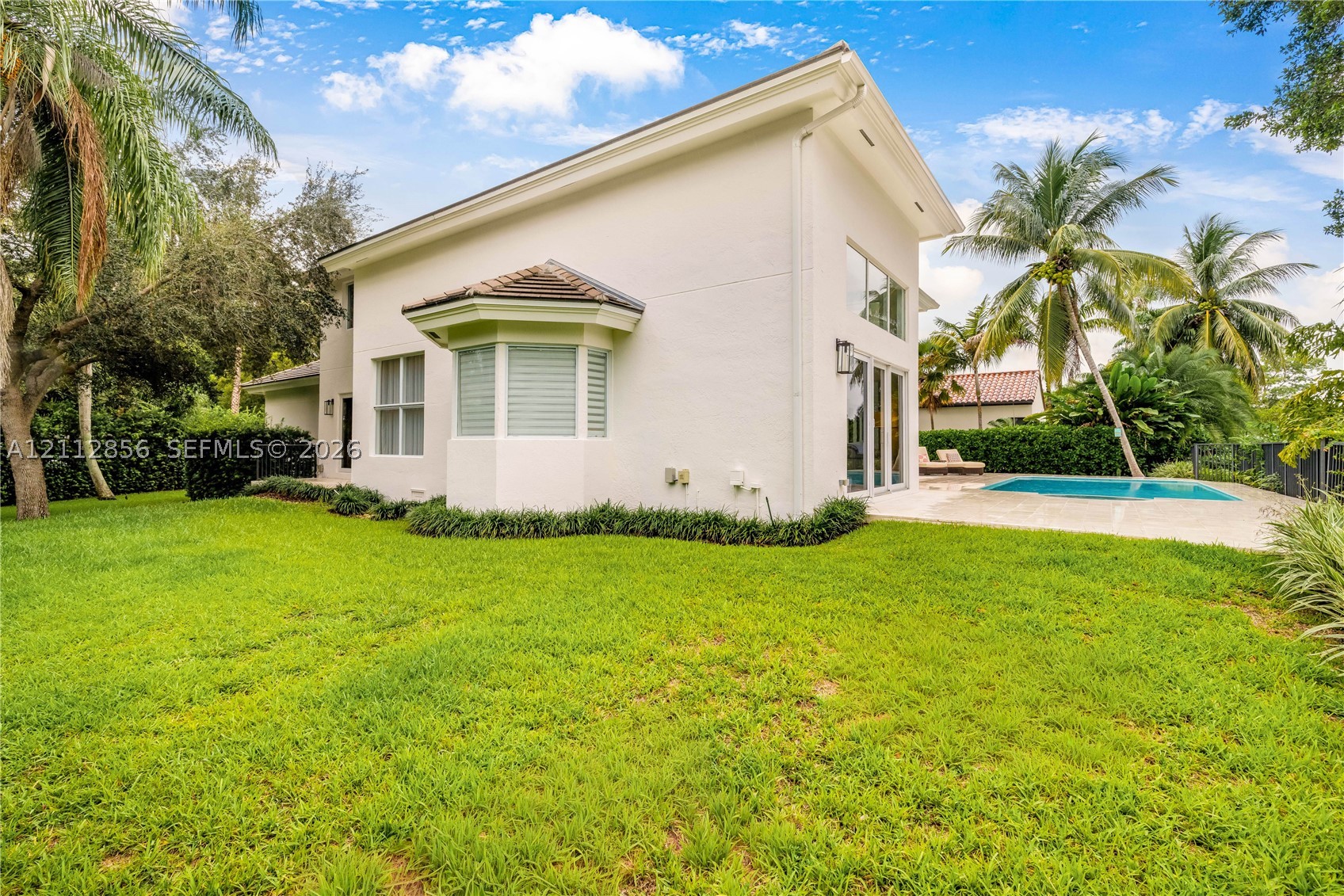 285 Las Brisas Ct Coral Gables, FL 33143