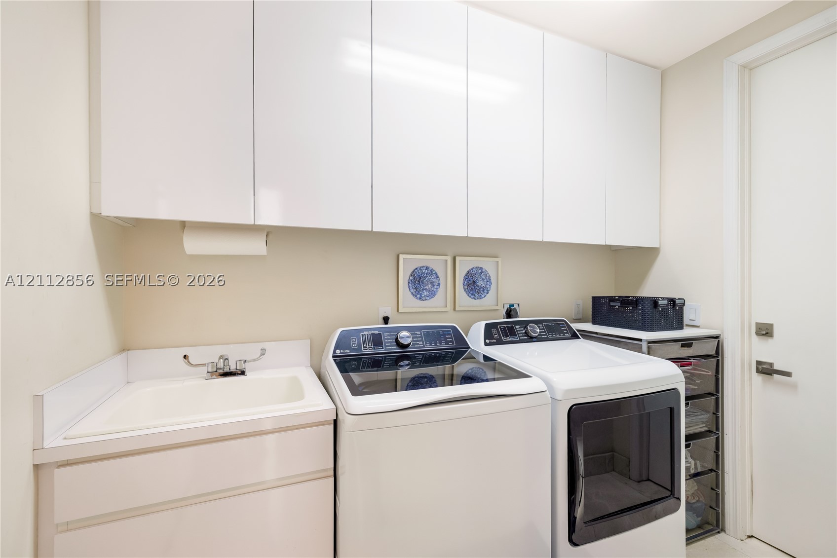 285 Las Brisas Ct Coral Gables, FL 33143