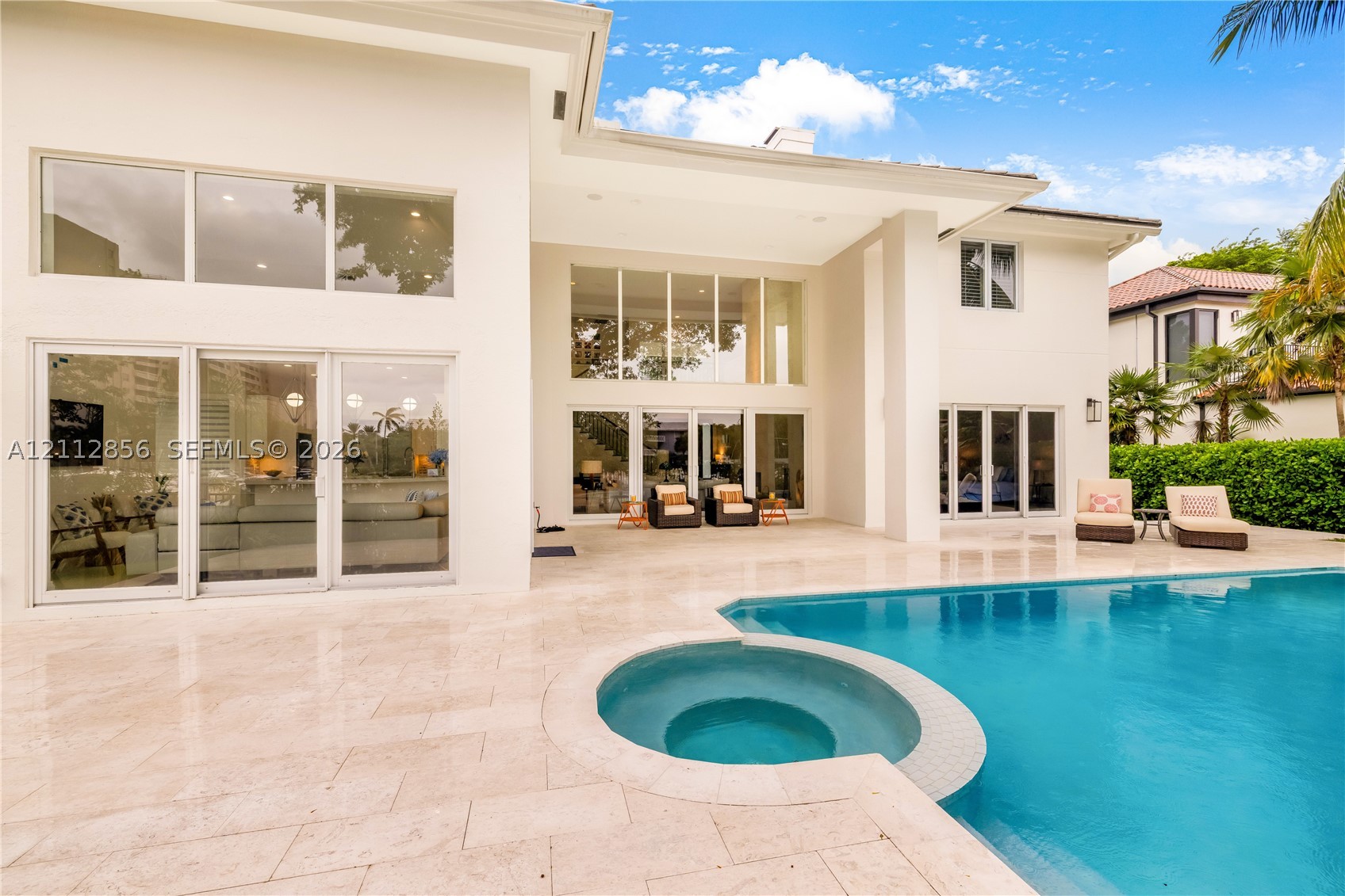 285 Las Brisas Ct Coral Gables, FL 33143