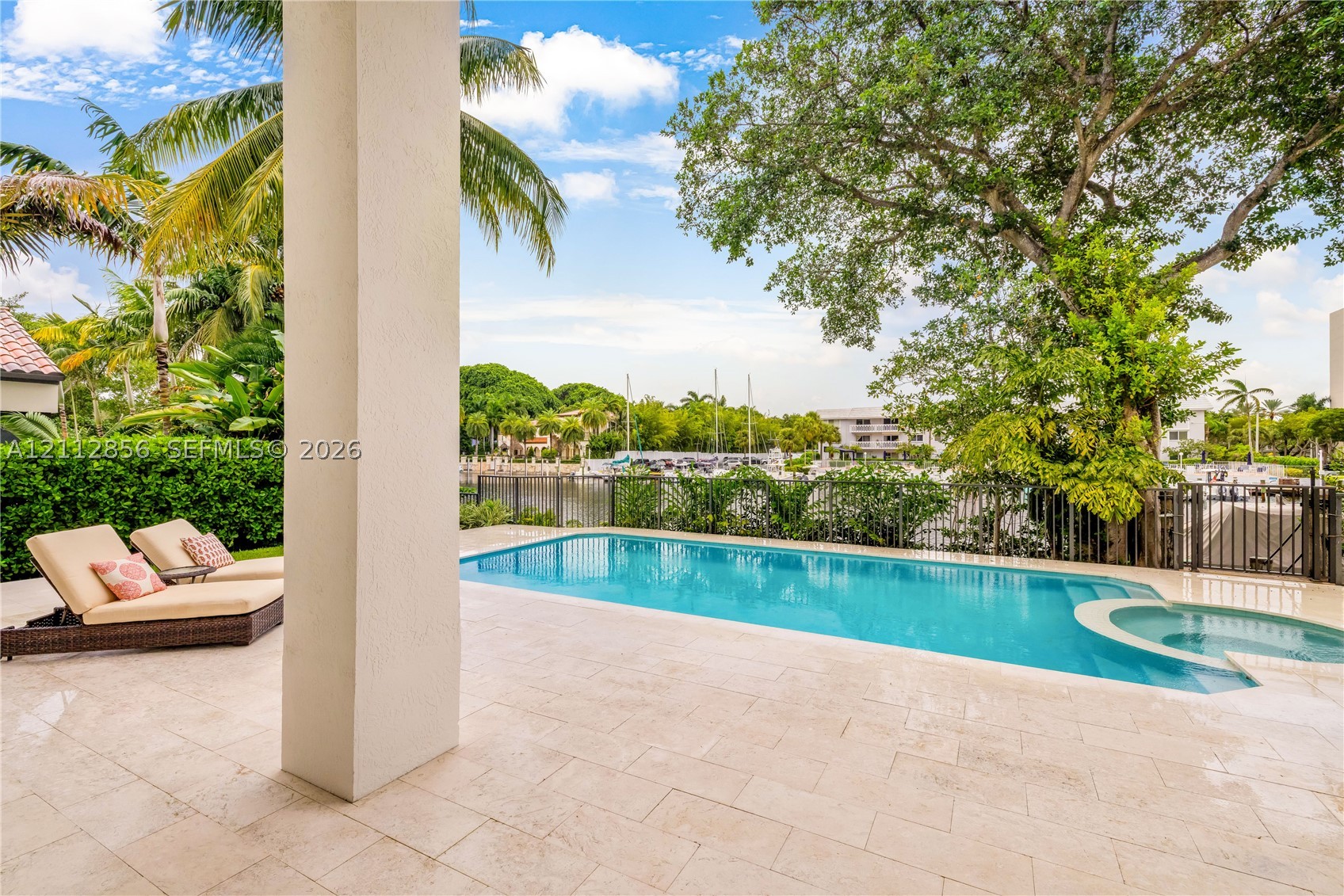 285 Las Brisas Ct Coral Gables, FL 33143