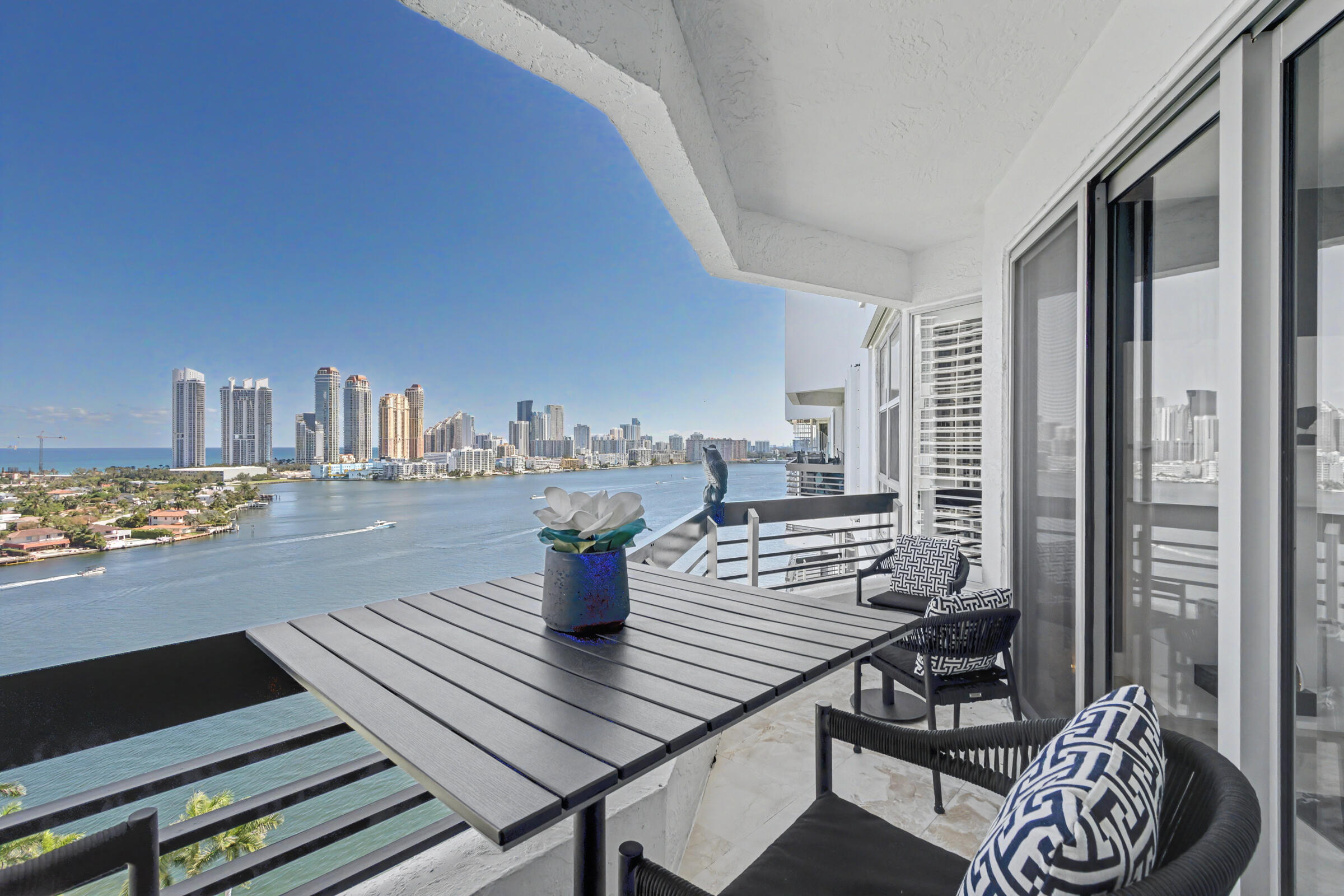 3600 Mystic Pointe #1916