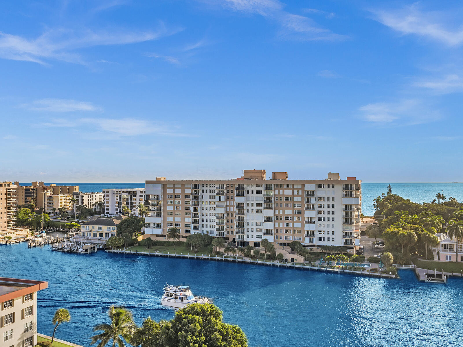 1150 Hillsboro Mile #1008