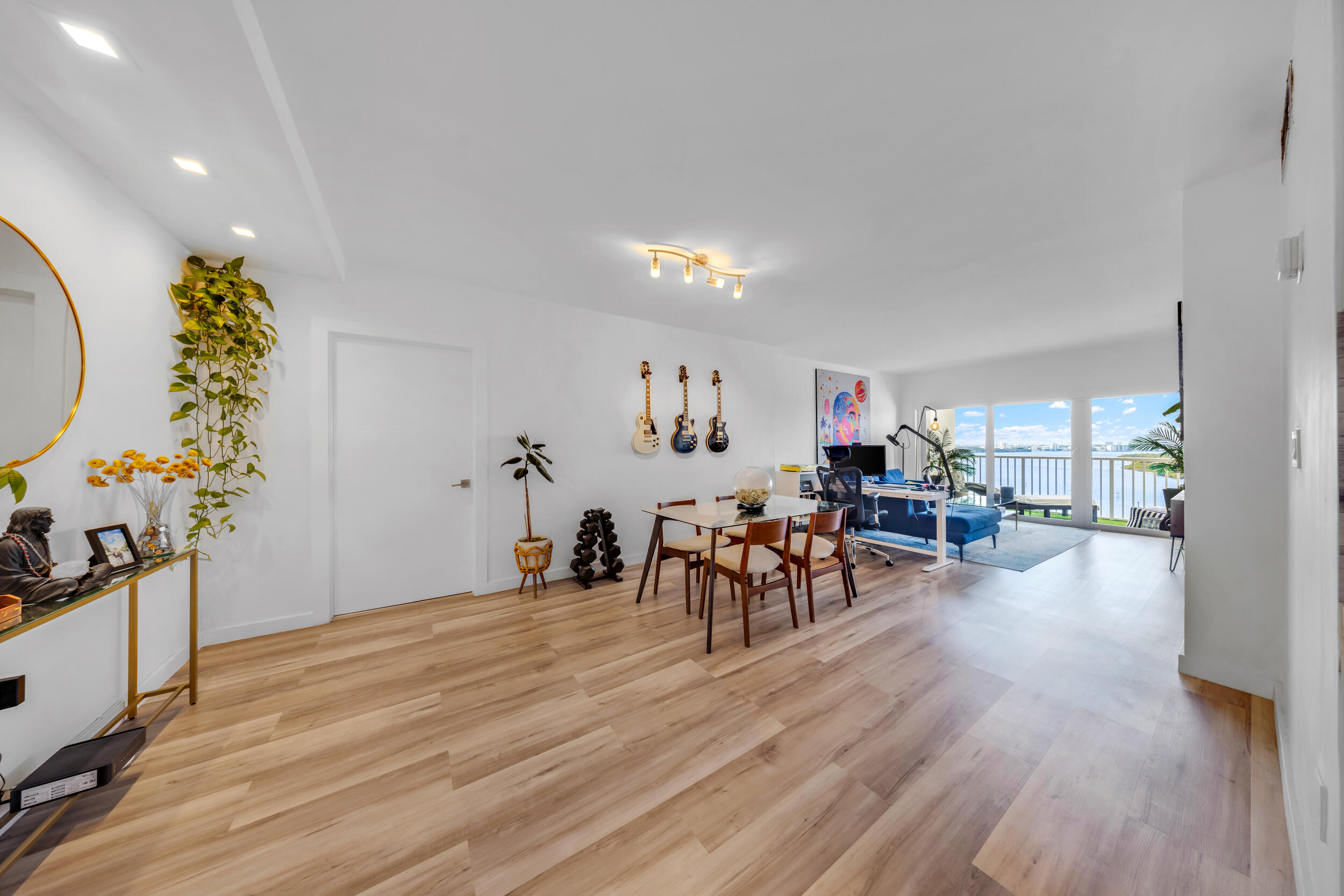 image Arlen House Condo9