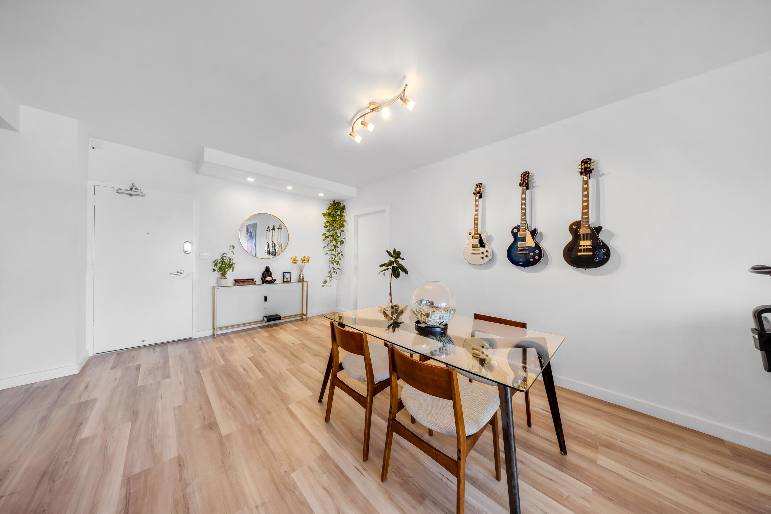 image Arlen House Condo10