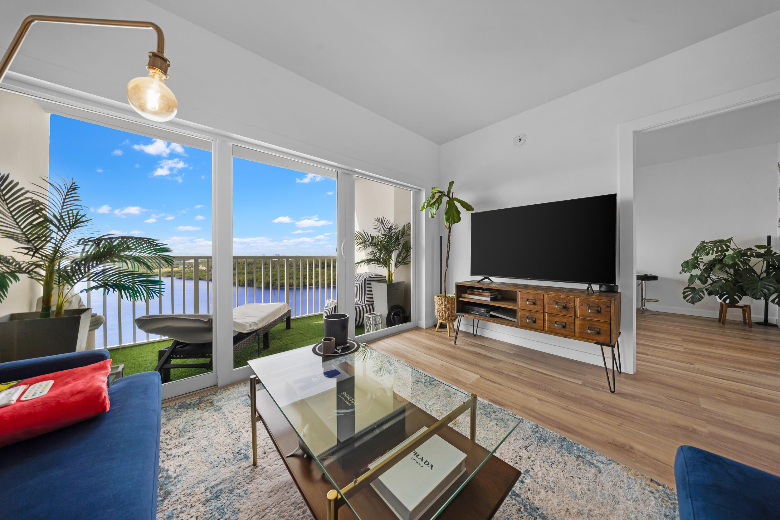 image Arlen House Condo16