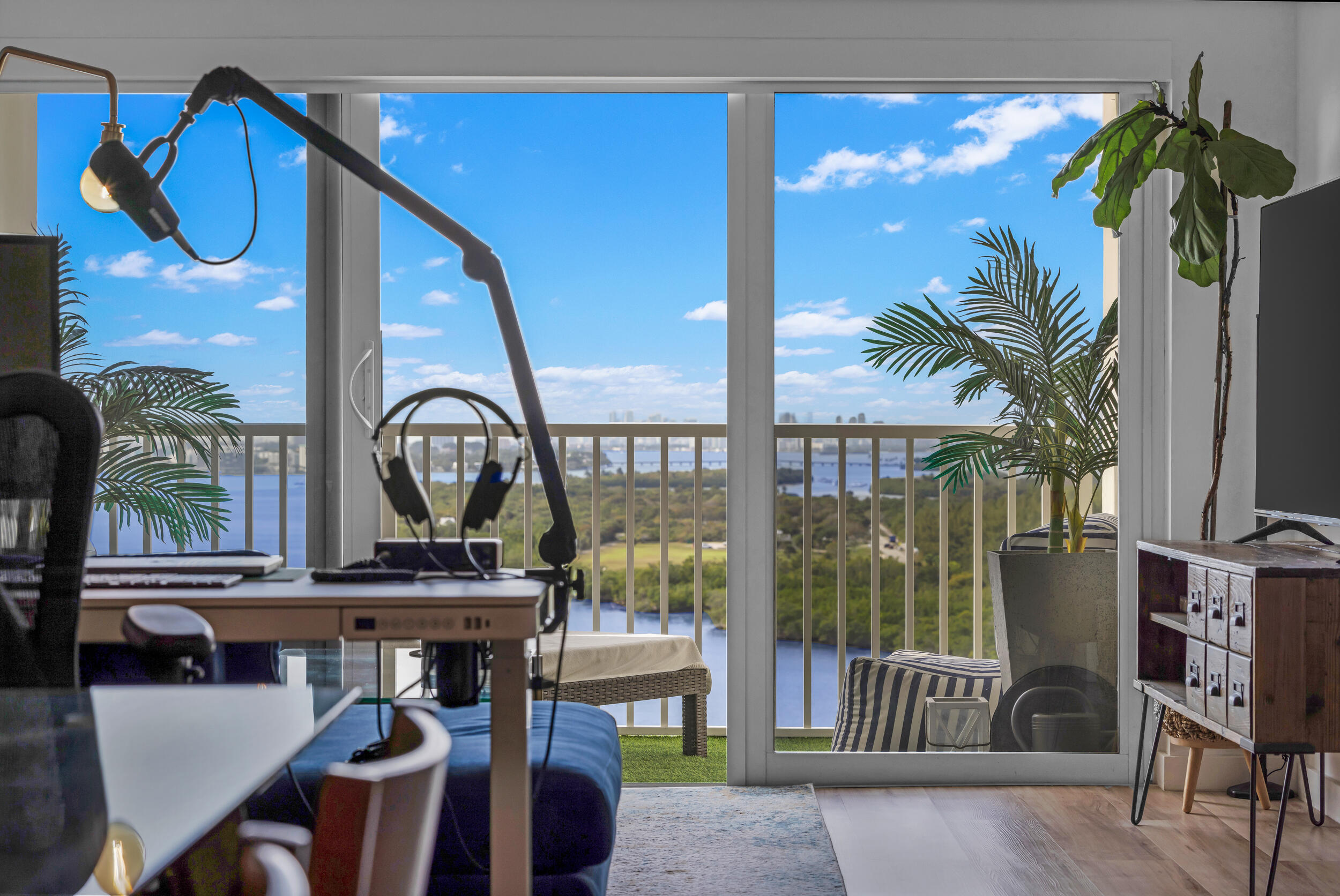 image Arlen House Condo18