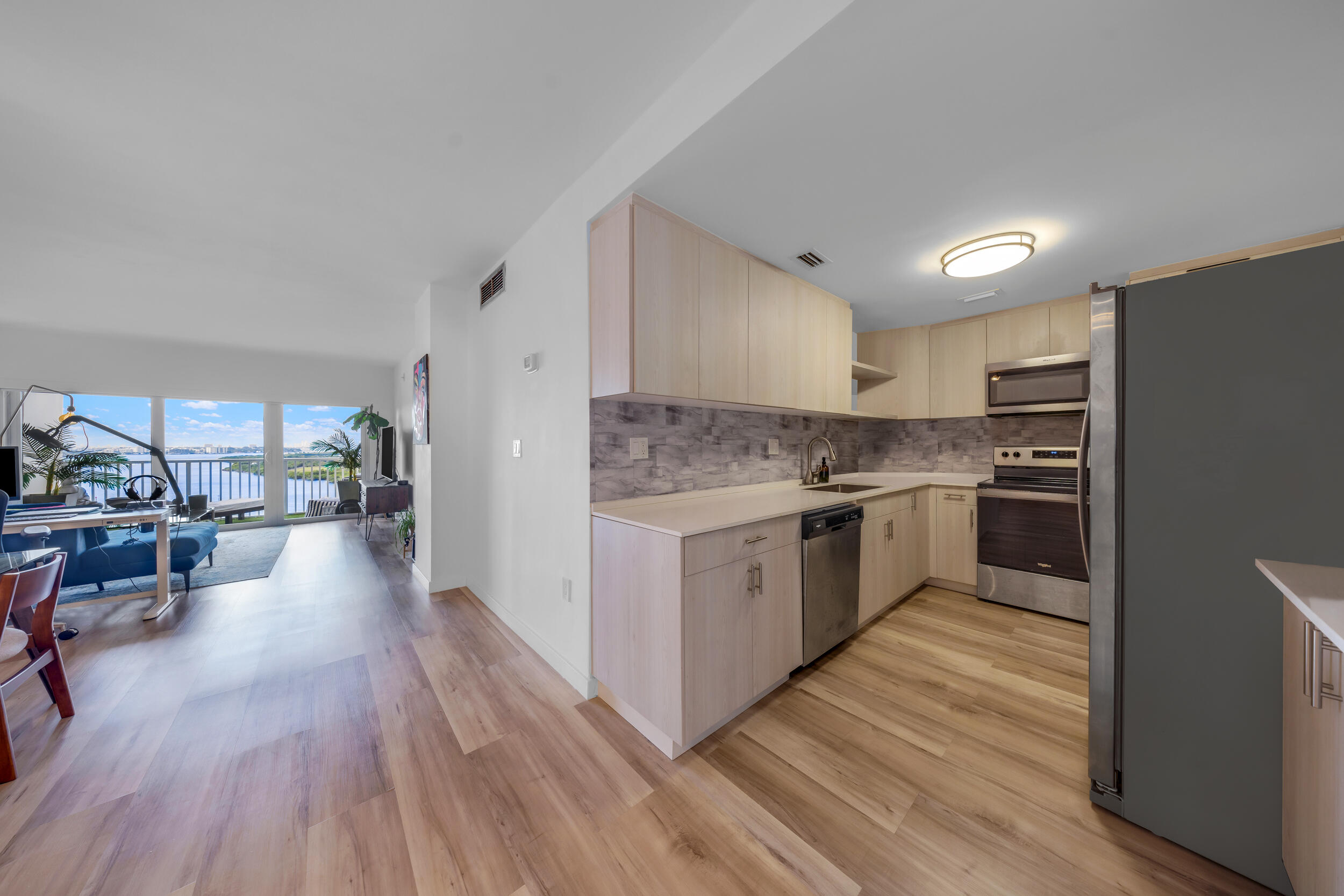 image Arlen House Condo5
