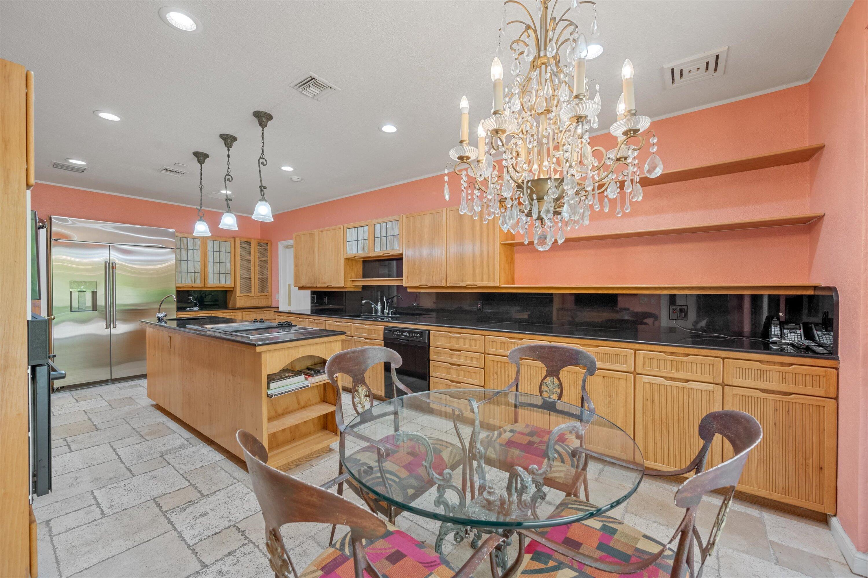 23 Sloans Curv Palm Beach, FL 33480