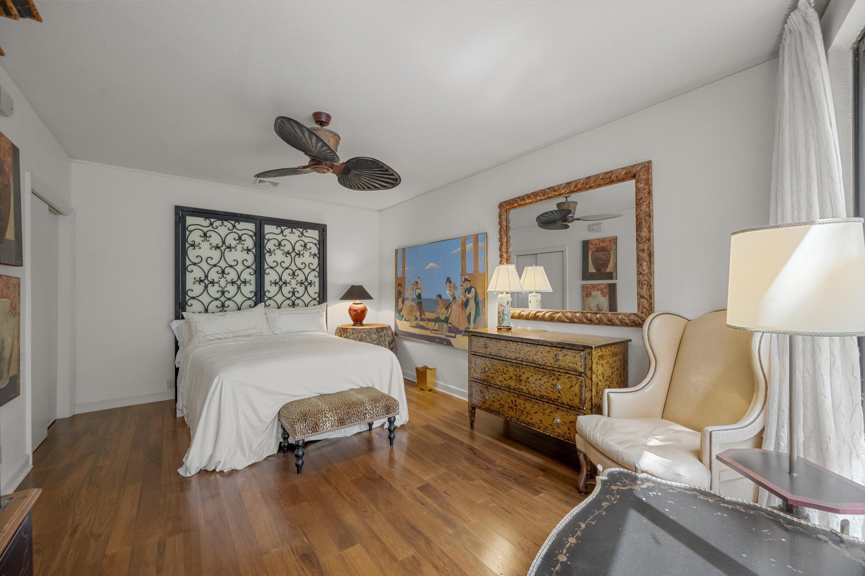 23 Sloans Curv Palm Beach, FL 33480