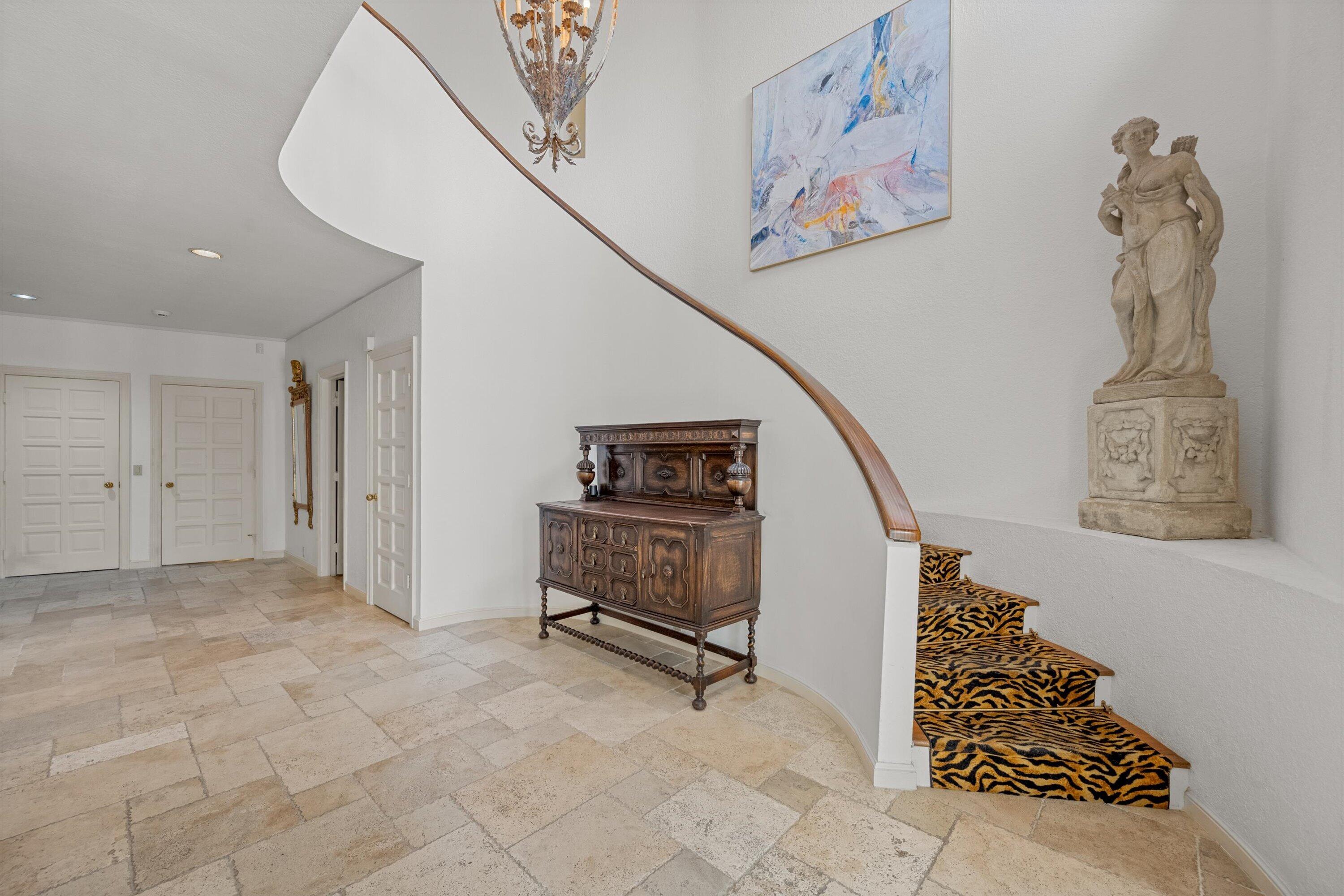 23 Sloans Curv Palm Beach, FL 33480
