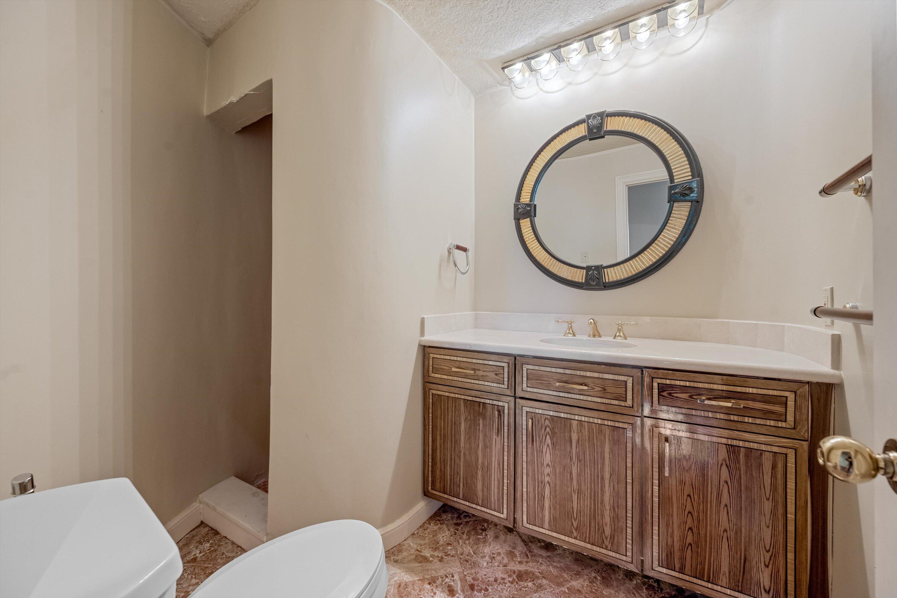 23 Sloans Curv Palm Beach, FL 33480