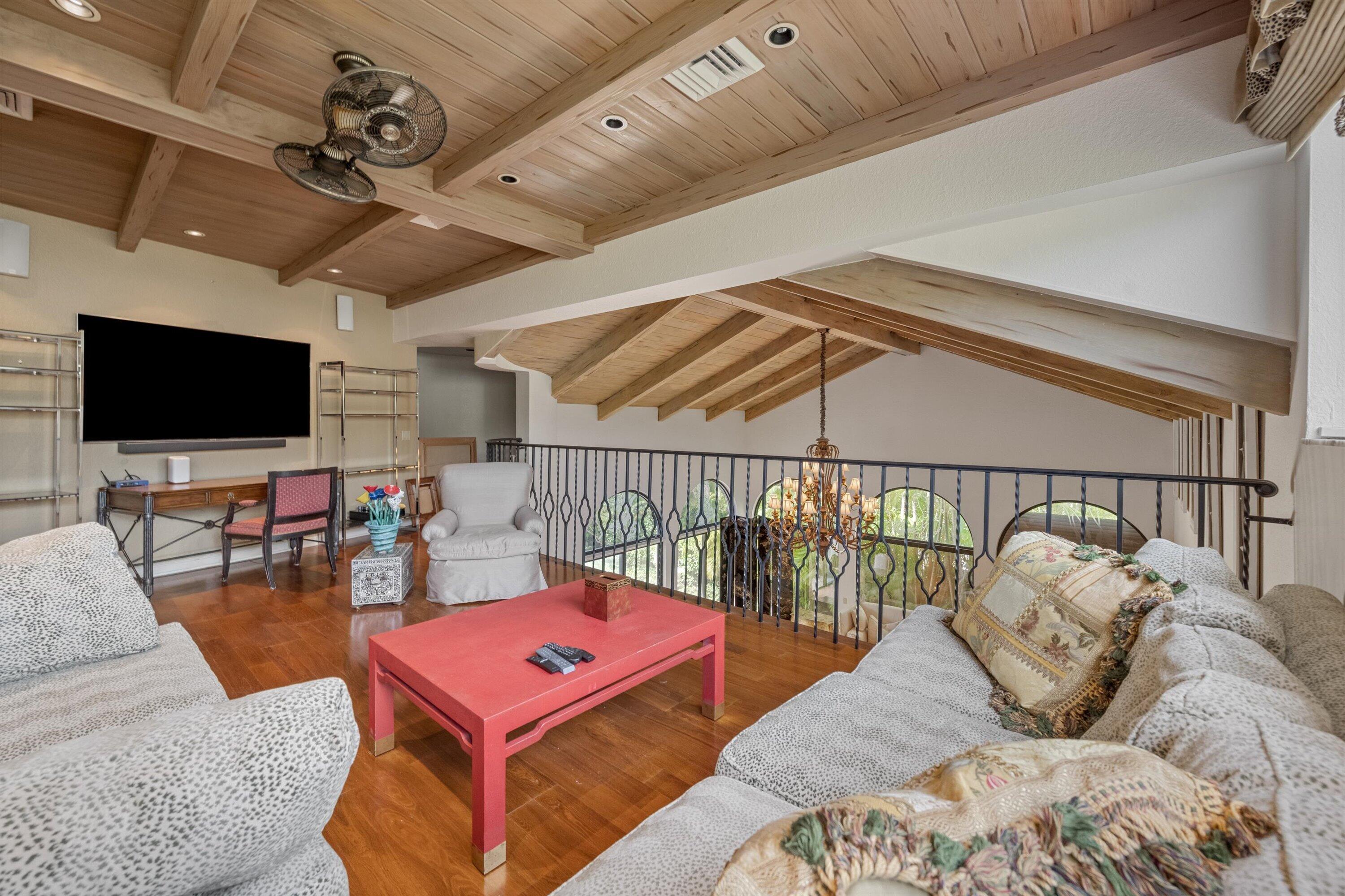 23 Sloans Curv Palm Beach, FL 33480