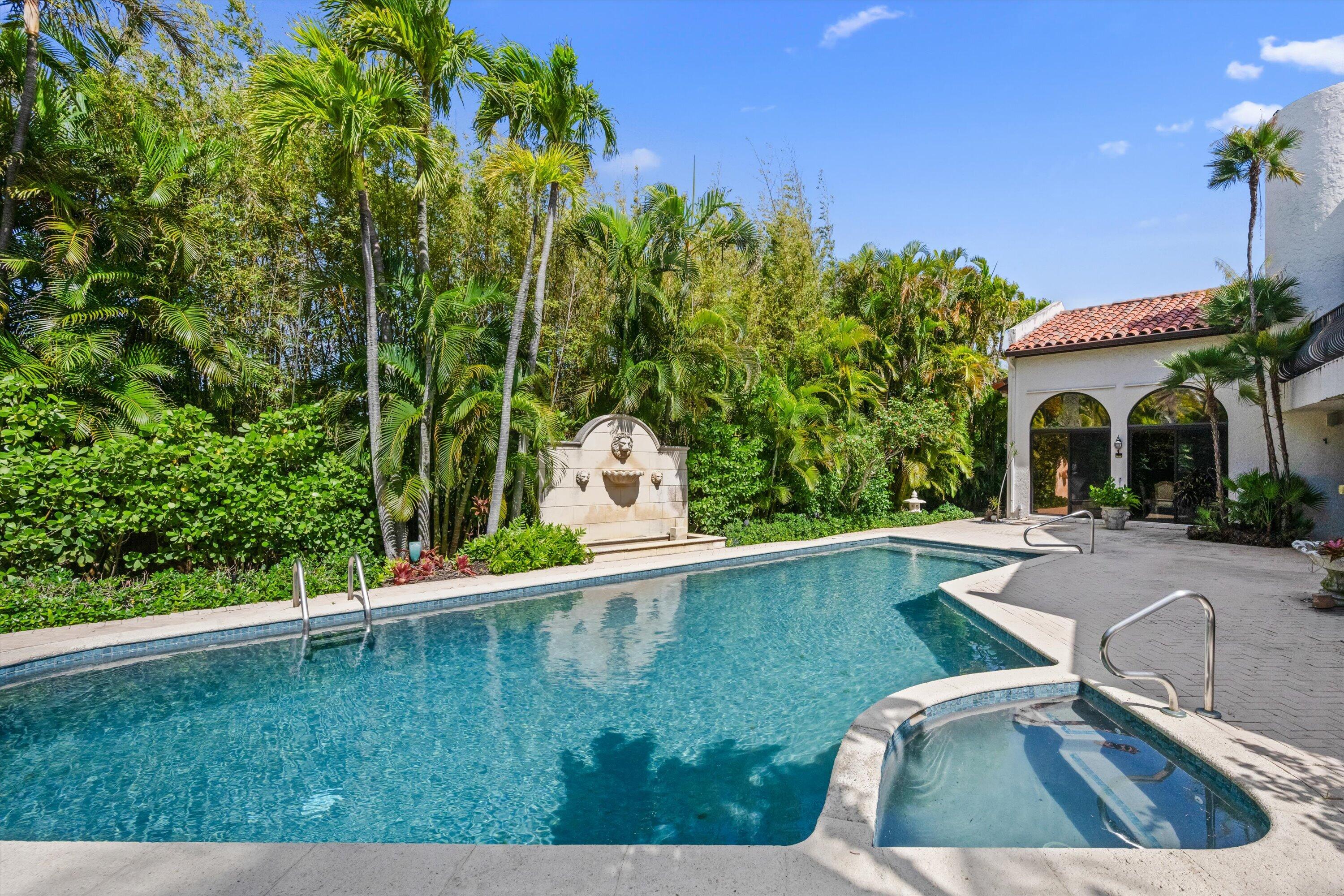 23 Sloans Curv Palm Beach, FL 33480
