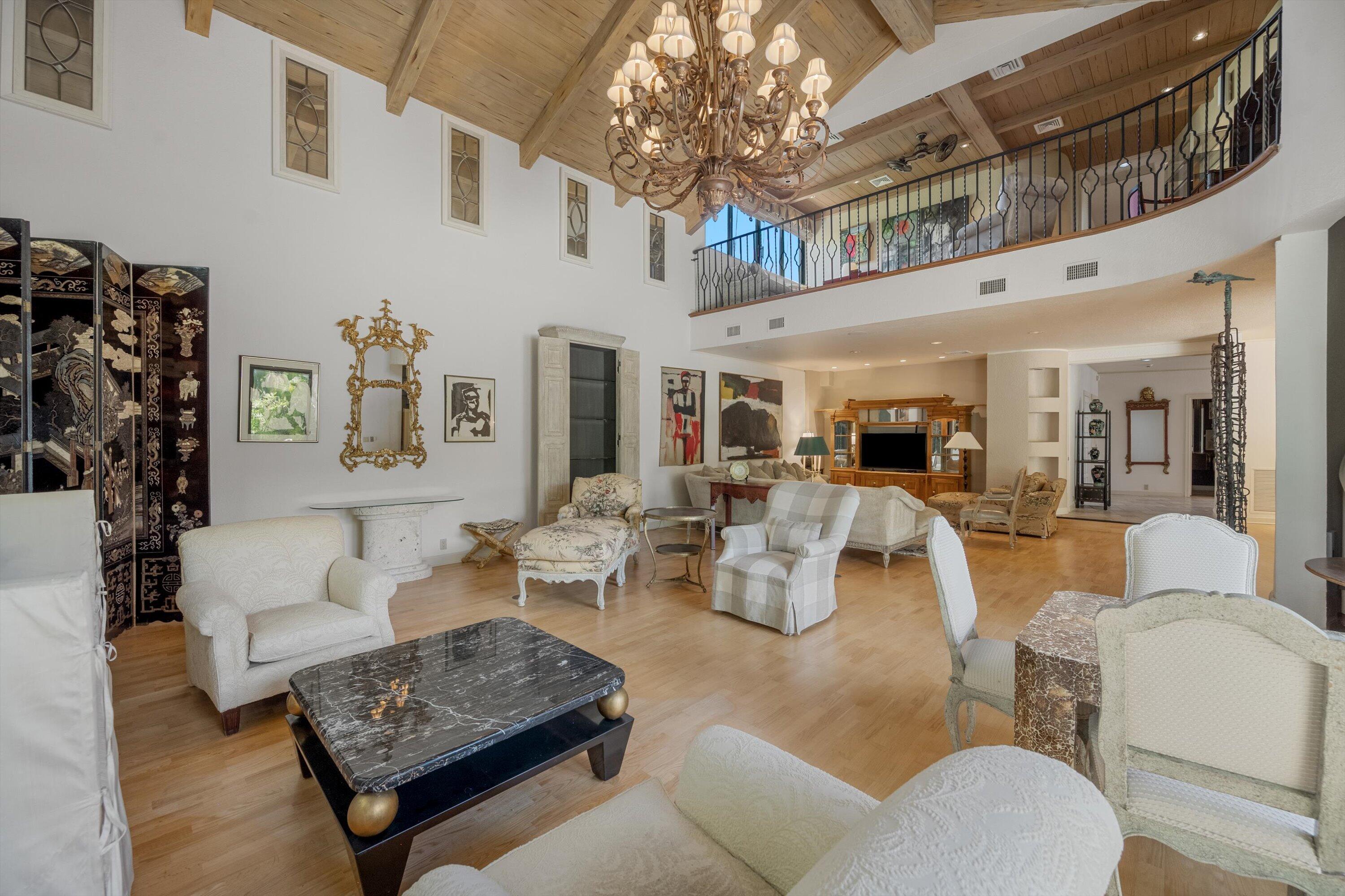 23 Sloans Curv Palm Beach, FL 33480