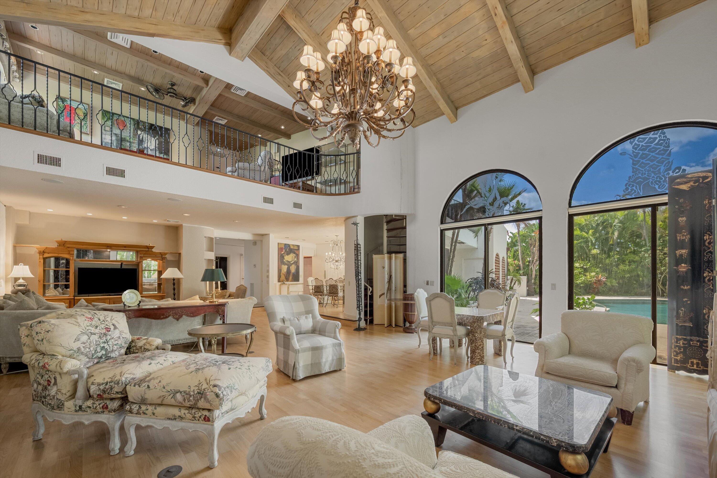23 Sloans Curv Palm Beach, FL 33480