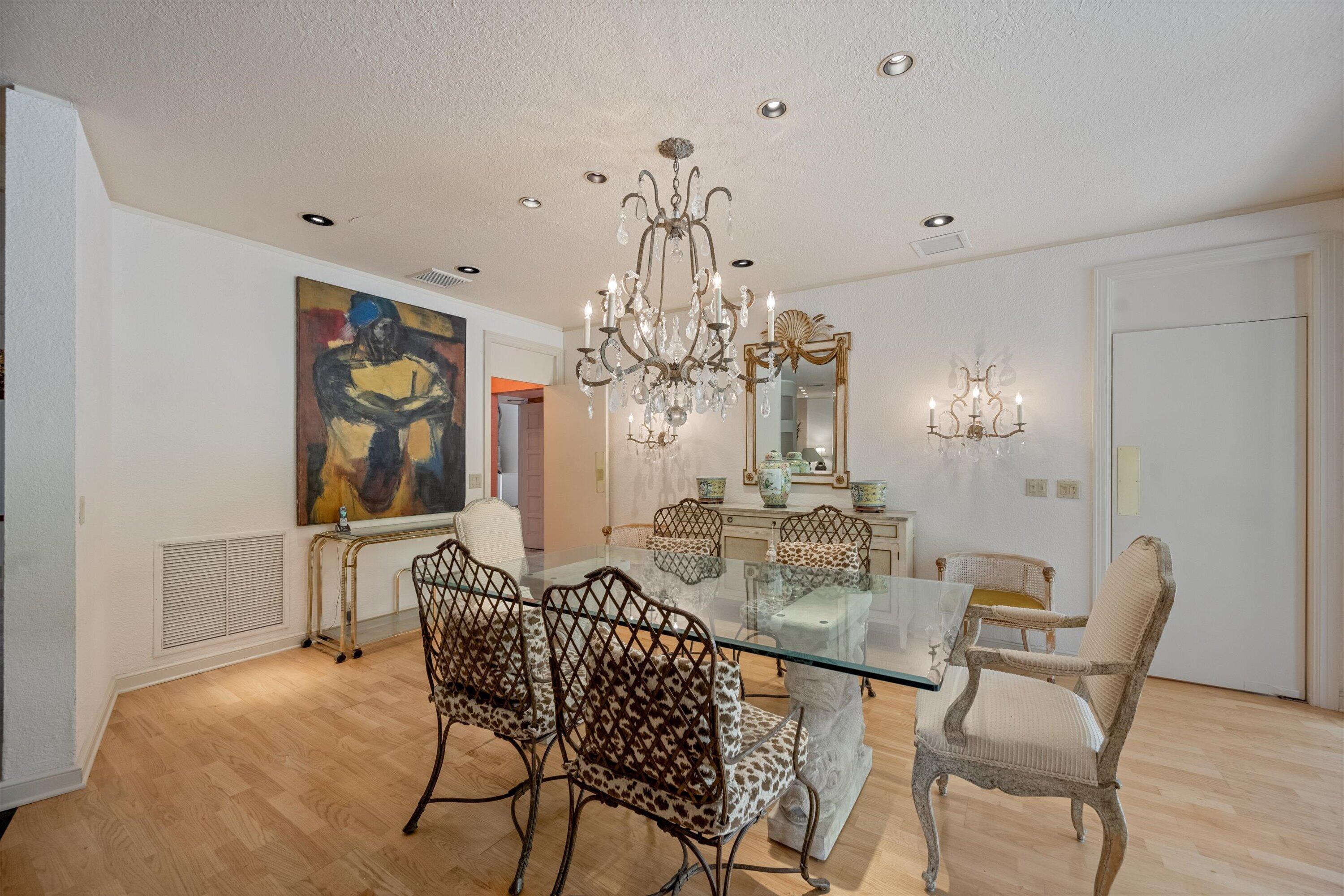 23 Sloans Curv Palm Beach, FL 33480