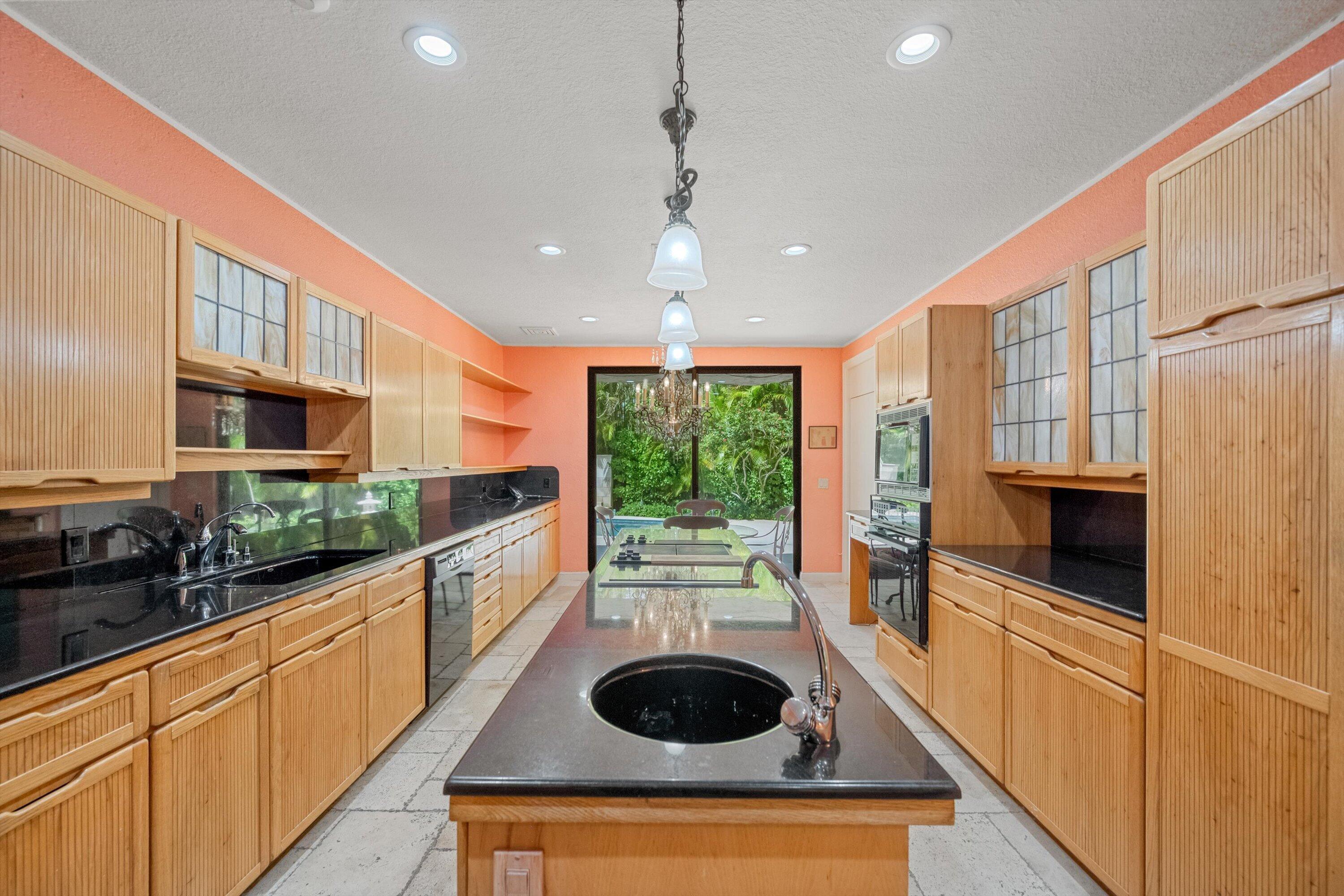 23 Sloans Curv Palm Beach, FL 33480