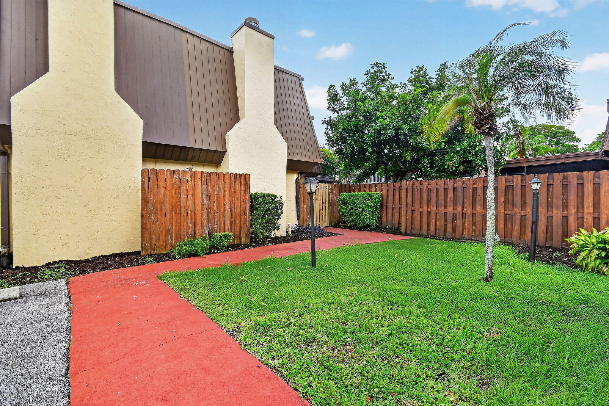 3502 Gardens East Dr #B