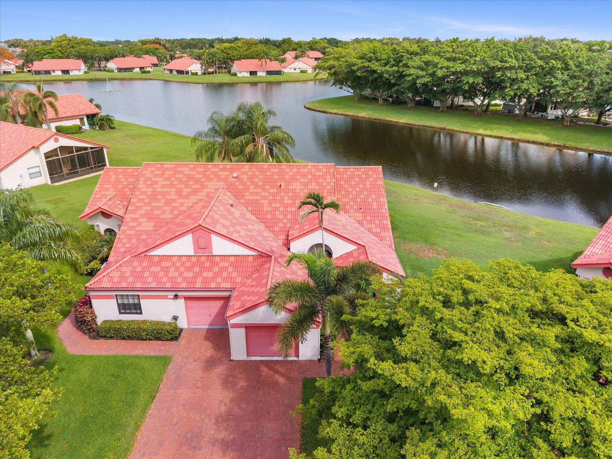 7585 Lexington Clb #B