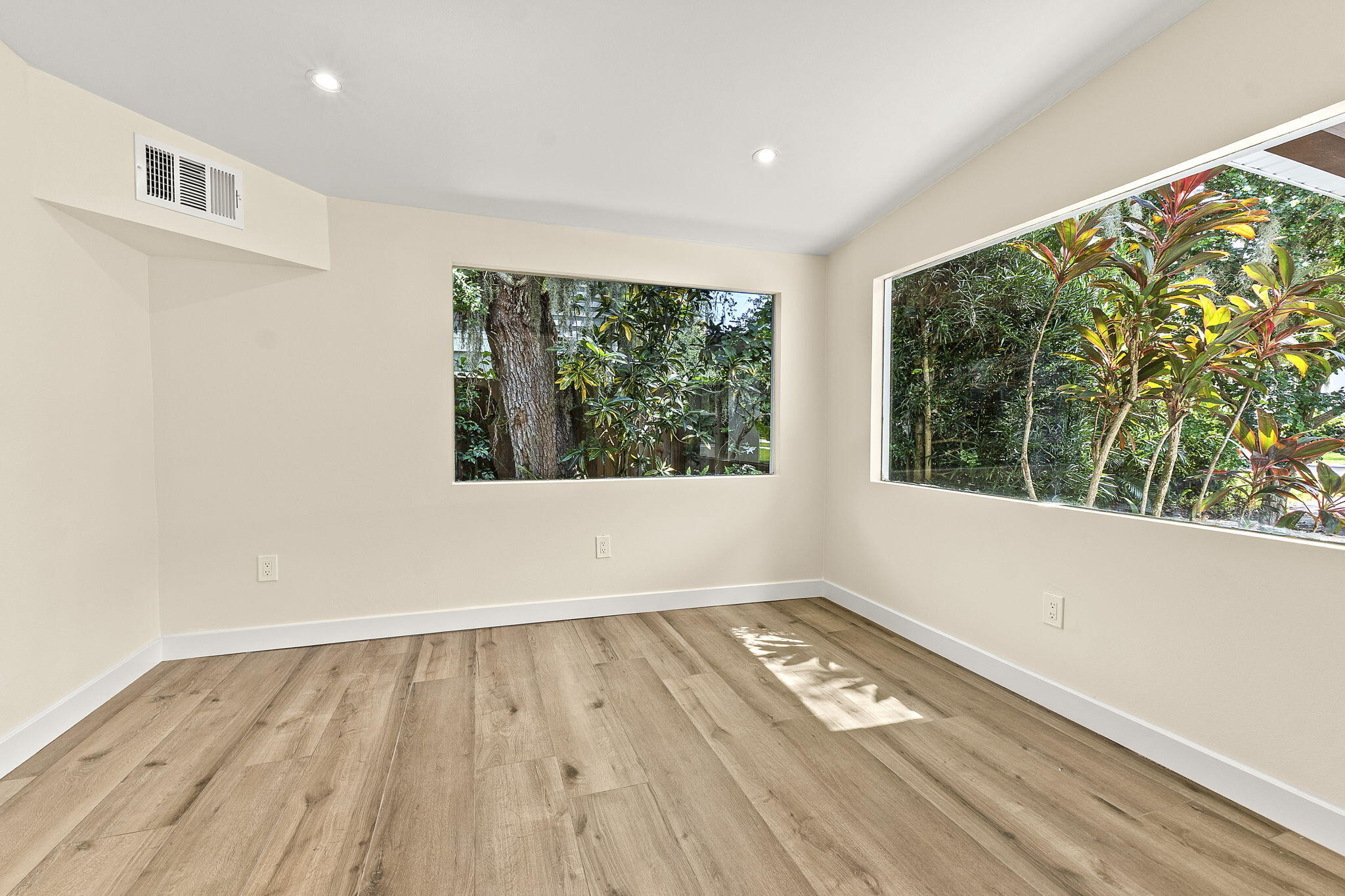 3615 Indian Riv Dr Vero Beach, FL 32963