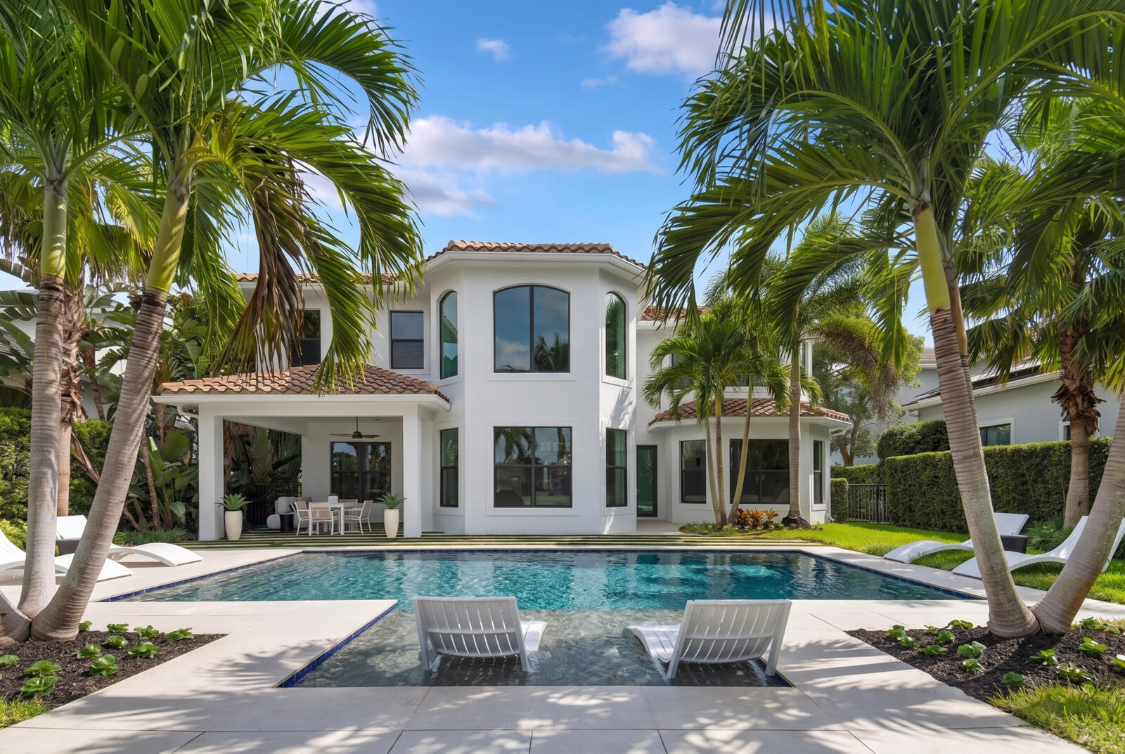 2565 NW 69th St