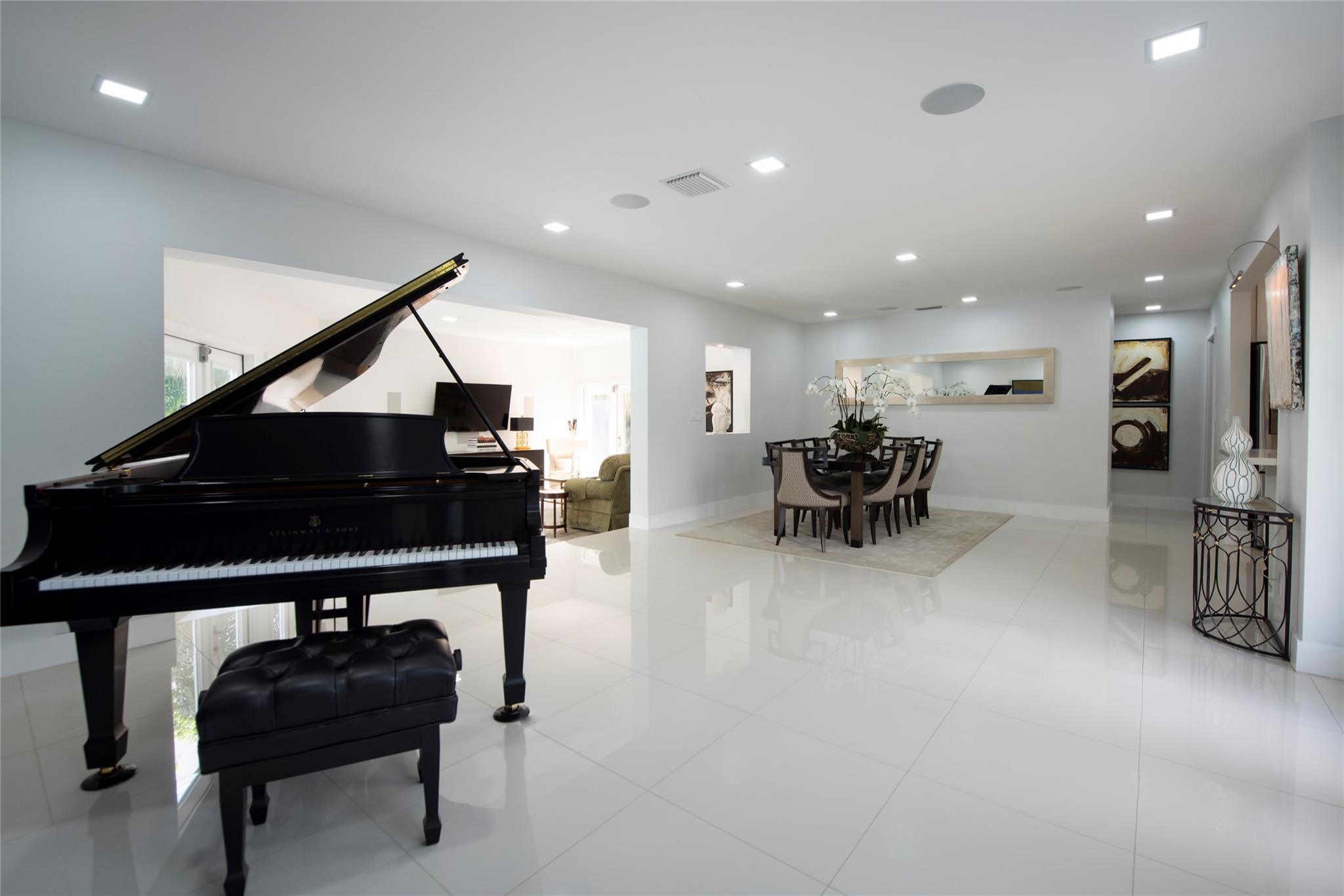 2341 NE 8th Fort Lauderdale, FL 33304