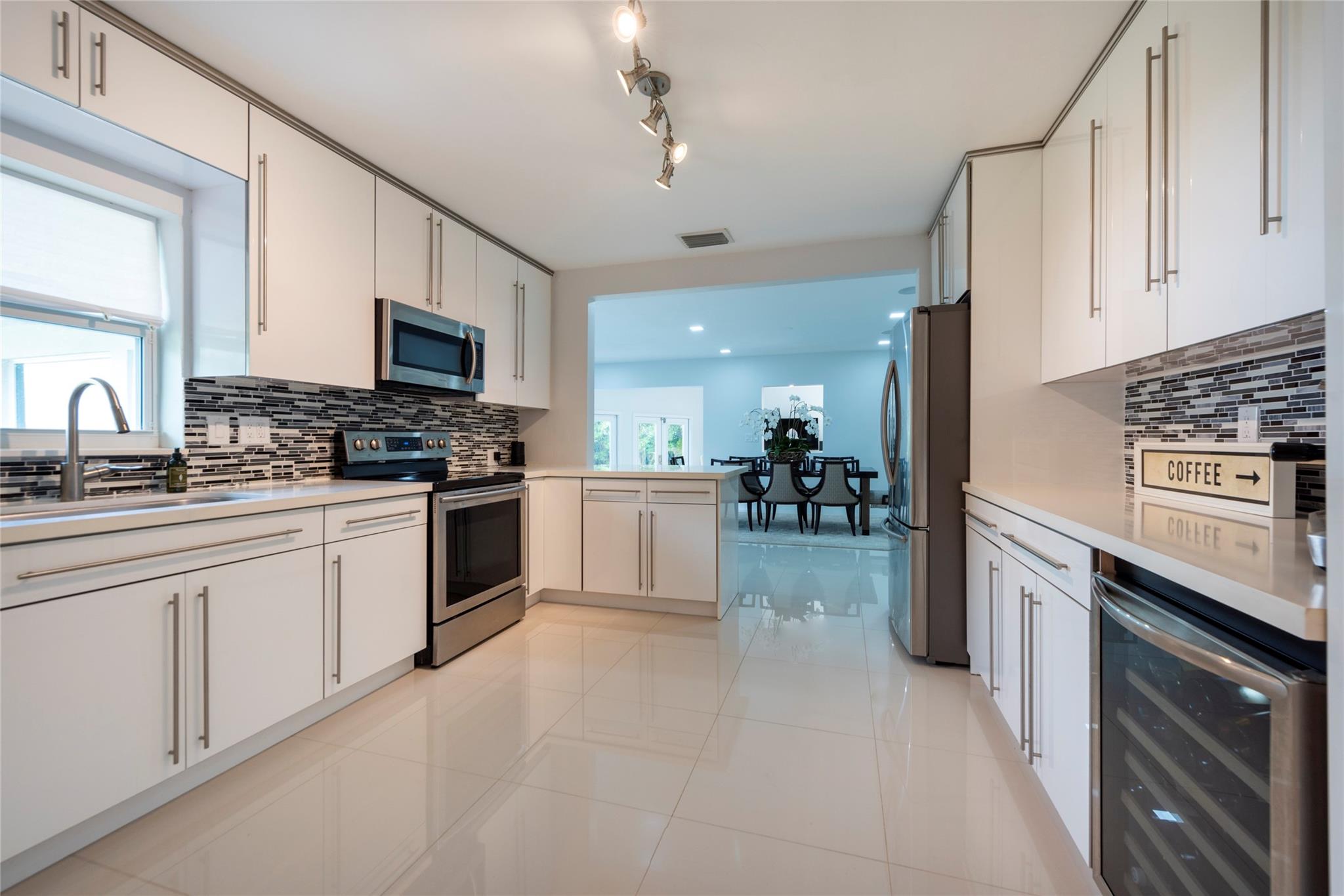 2341 NE 8th Fort Lauderdale, FL 33304