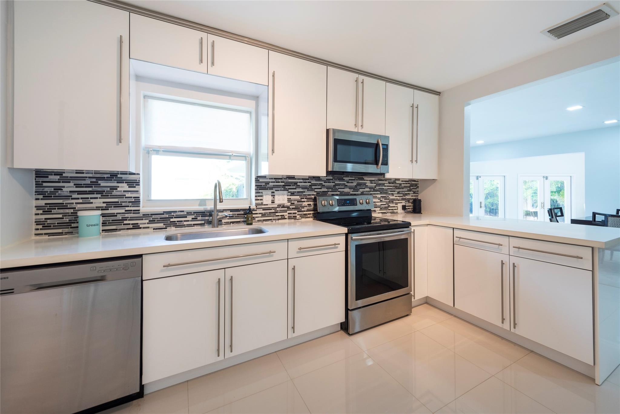 2341 NE 8th Fort Lauderdale, FL 33304