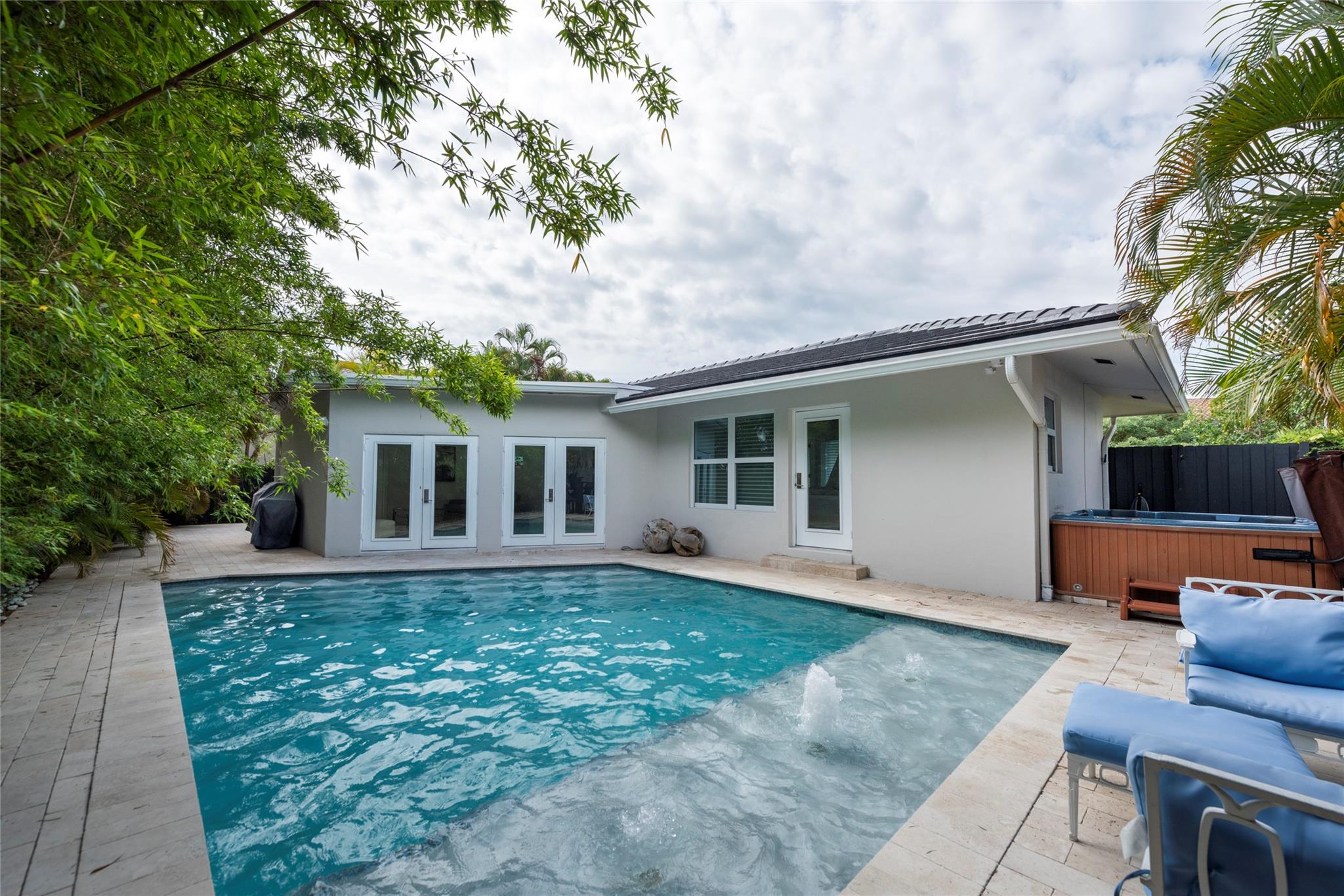 2341 NE 8th Fort Lauderdale, FL 33304