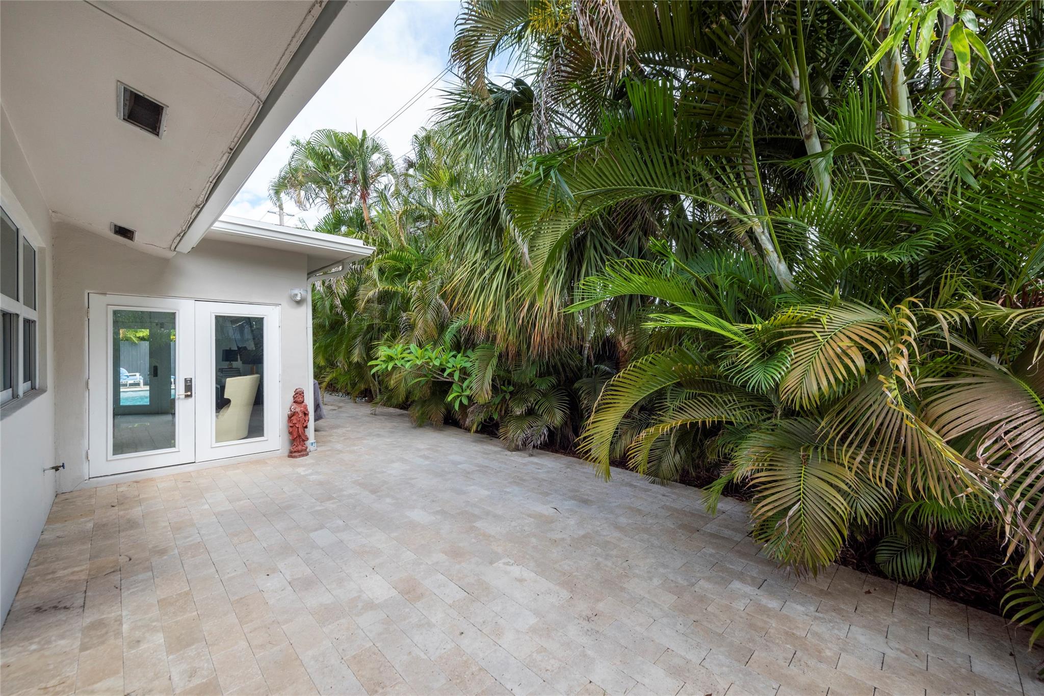 2341 NE 8th Fort Lauderdale, FL 33304