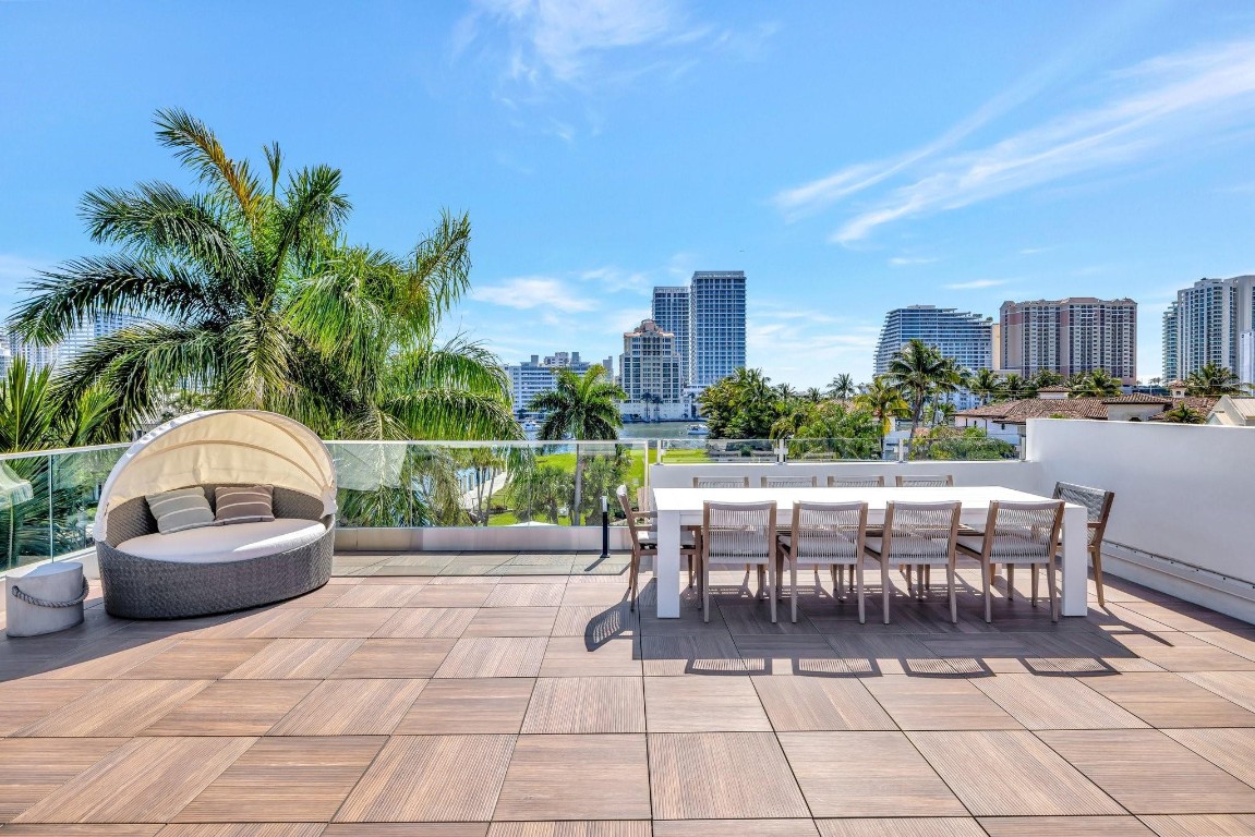 2707 Sea Is Fort Lauderdale, FL 33301