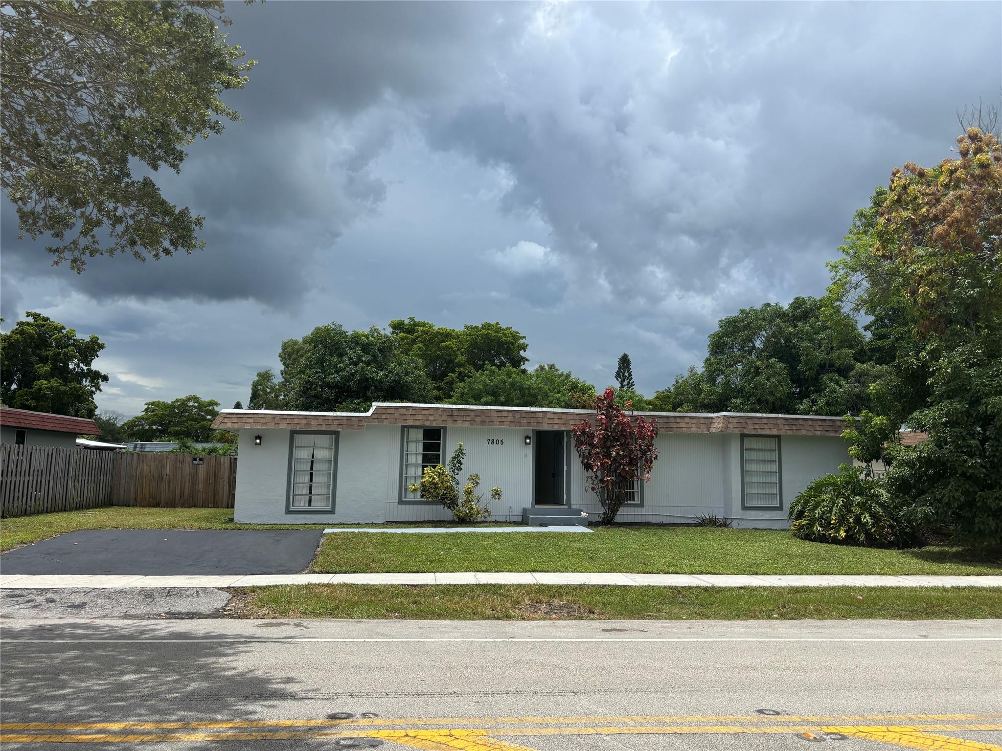 7805 NW 70th Ave