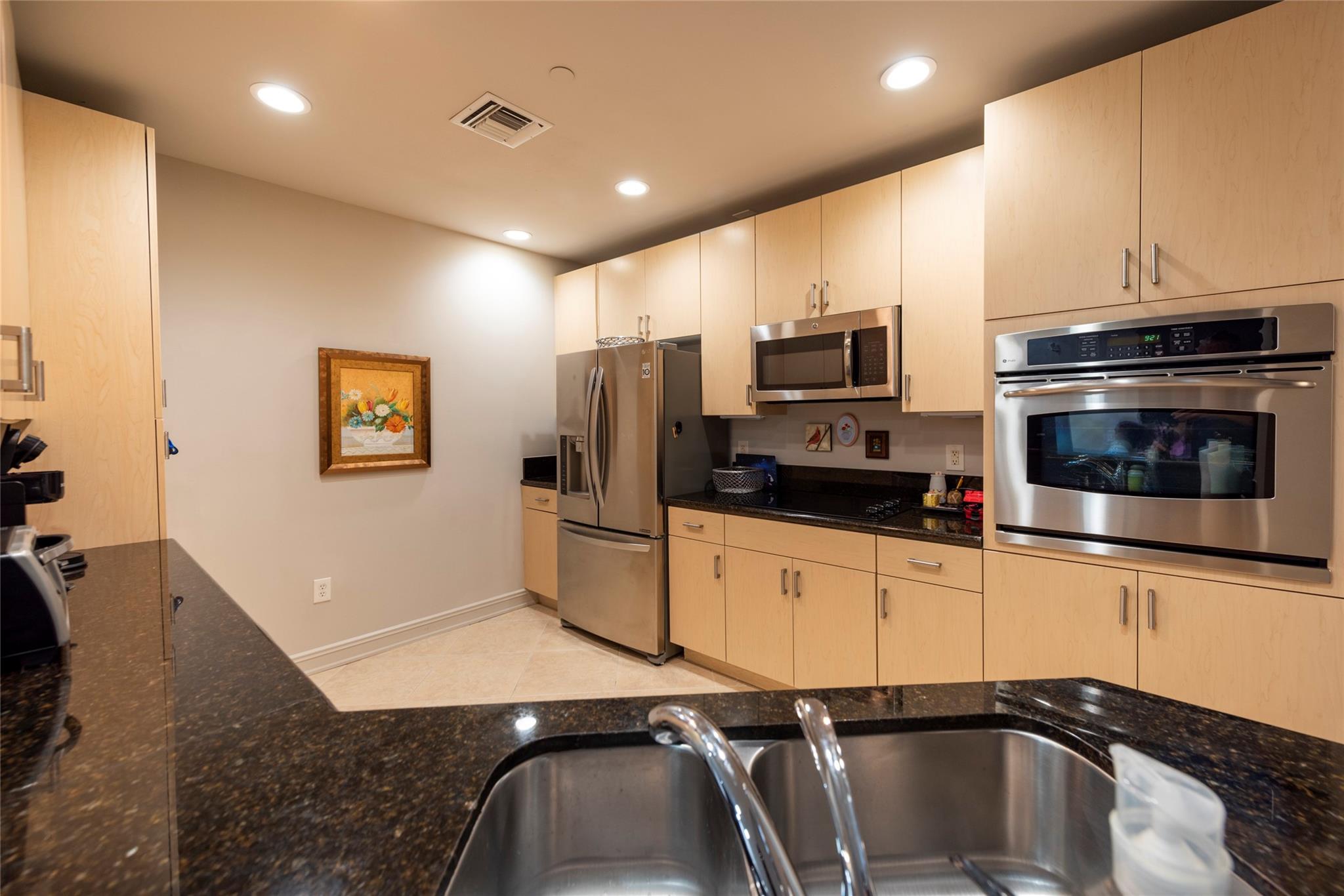 16102 Emerald Estates Dr #207
